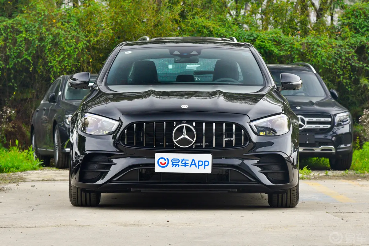 奔驰E级 AMGAMG E 53 4MATIC+正前水平