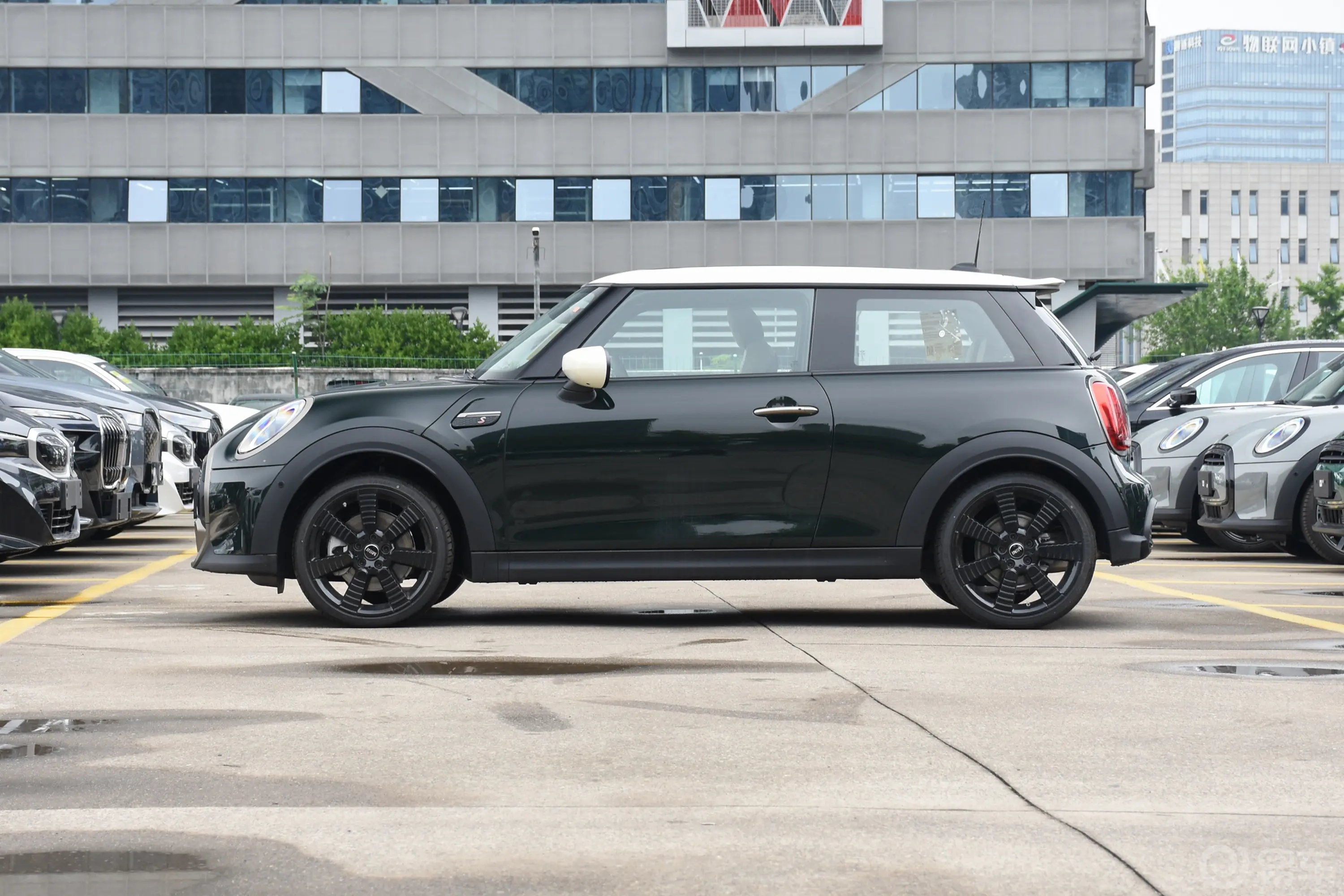 MINI2.0T COOPER S 执迷版正侧车头向左水平