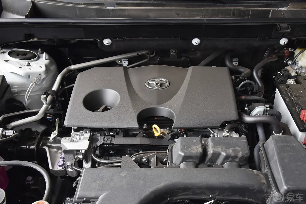 RAV4荣放2.0L 四驱探险版发动机特写