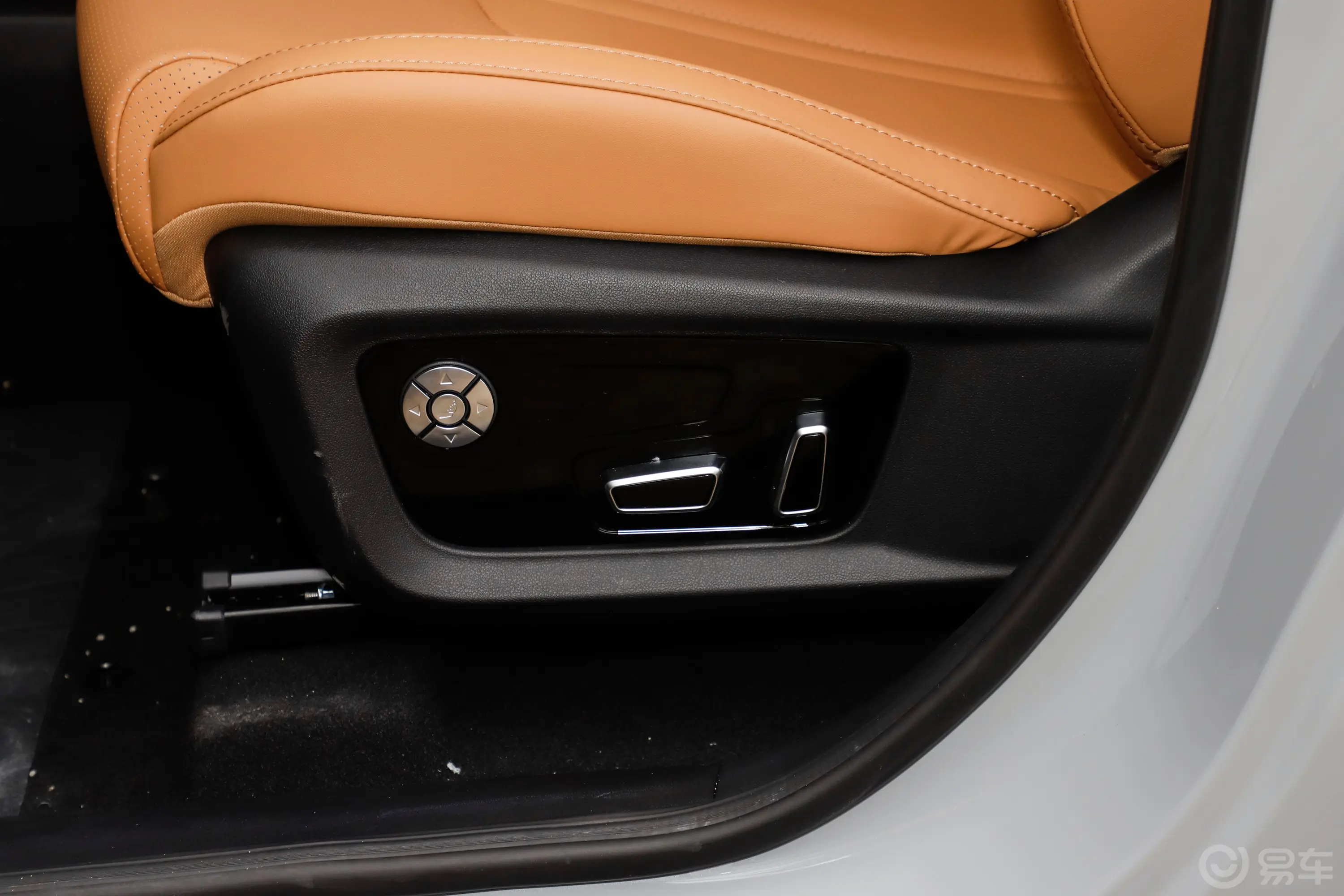 风行T5 EVO狂飚版 1.5T 马赫荣耀款主驾座椅调节