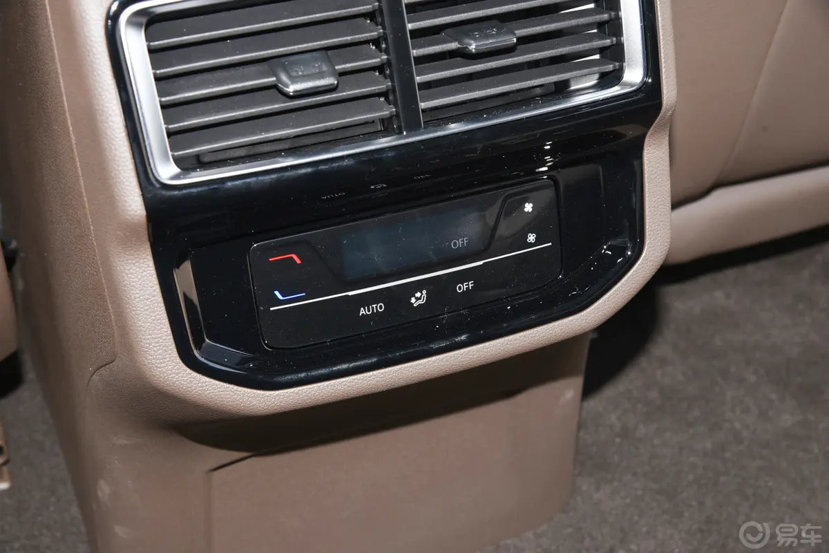 威然改款 380TSI 尊驰版后排空调控制键