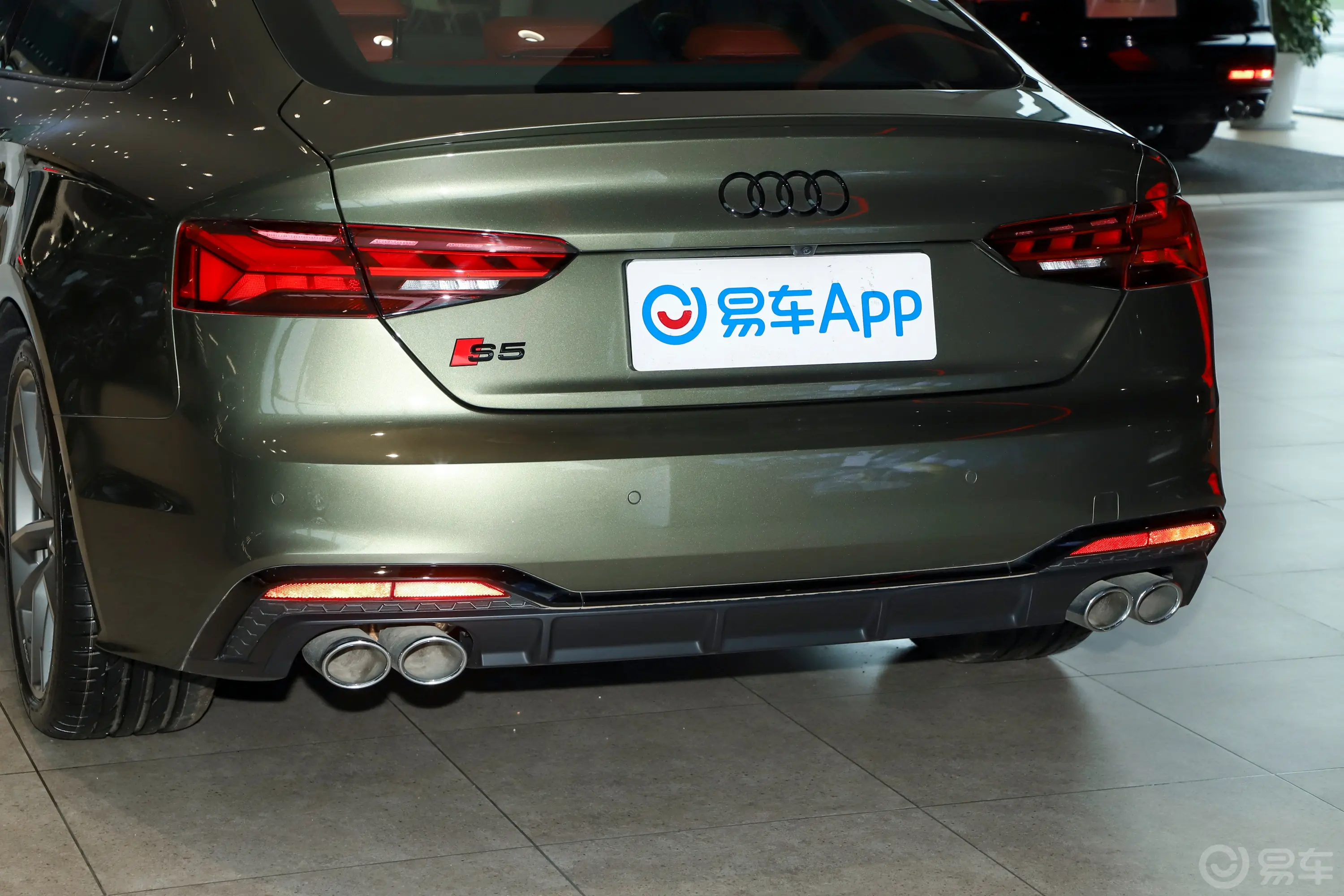 奥迪S53.0T Sportback车后雷达