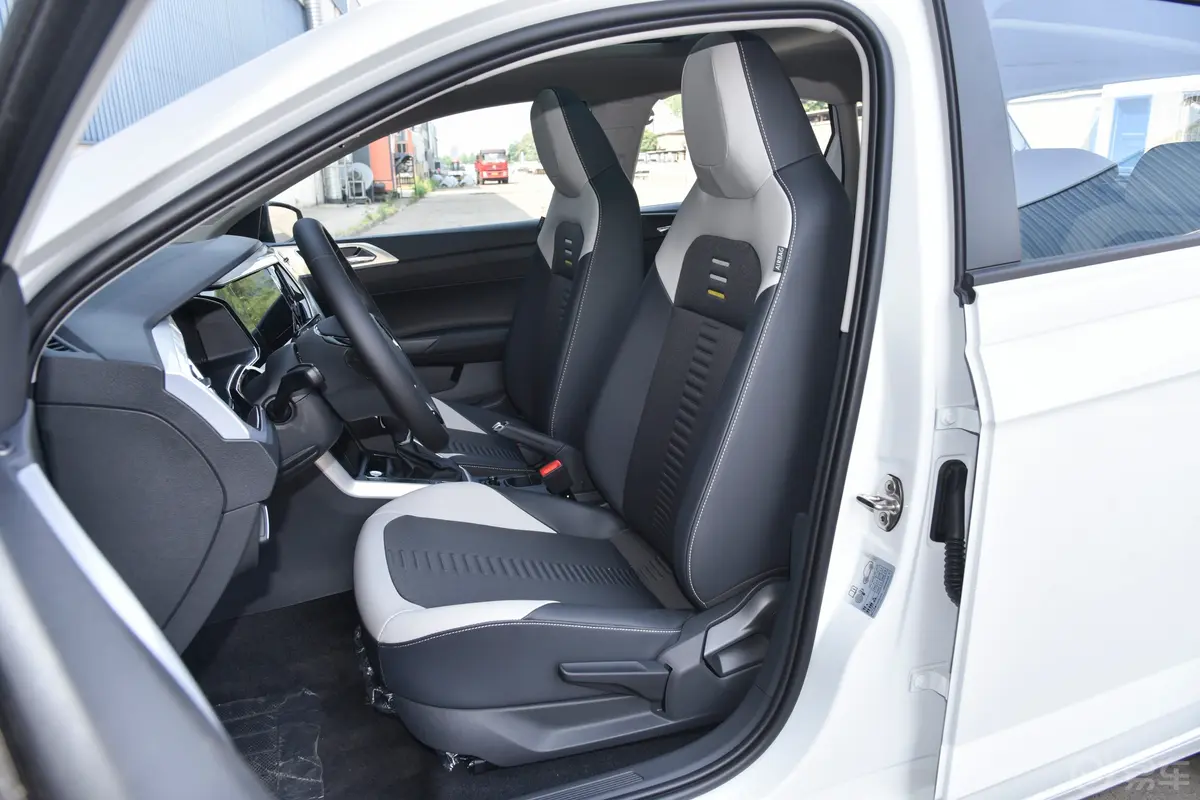 Polo改款 Plus 1.5L 自动潮酷智尊版驾驶员座椅