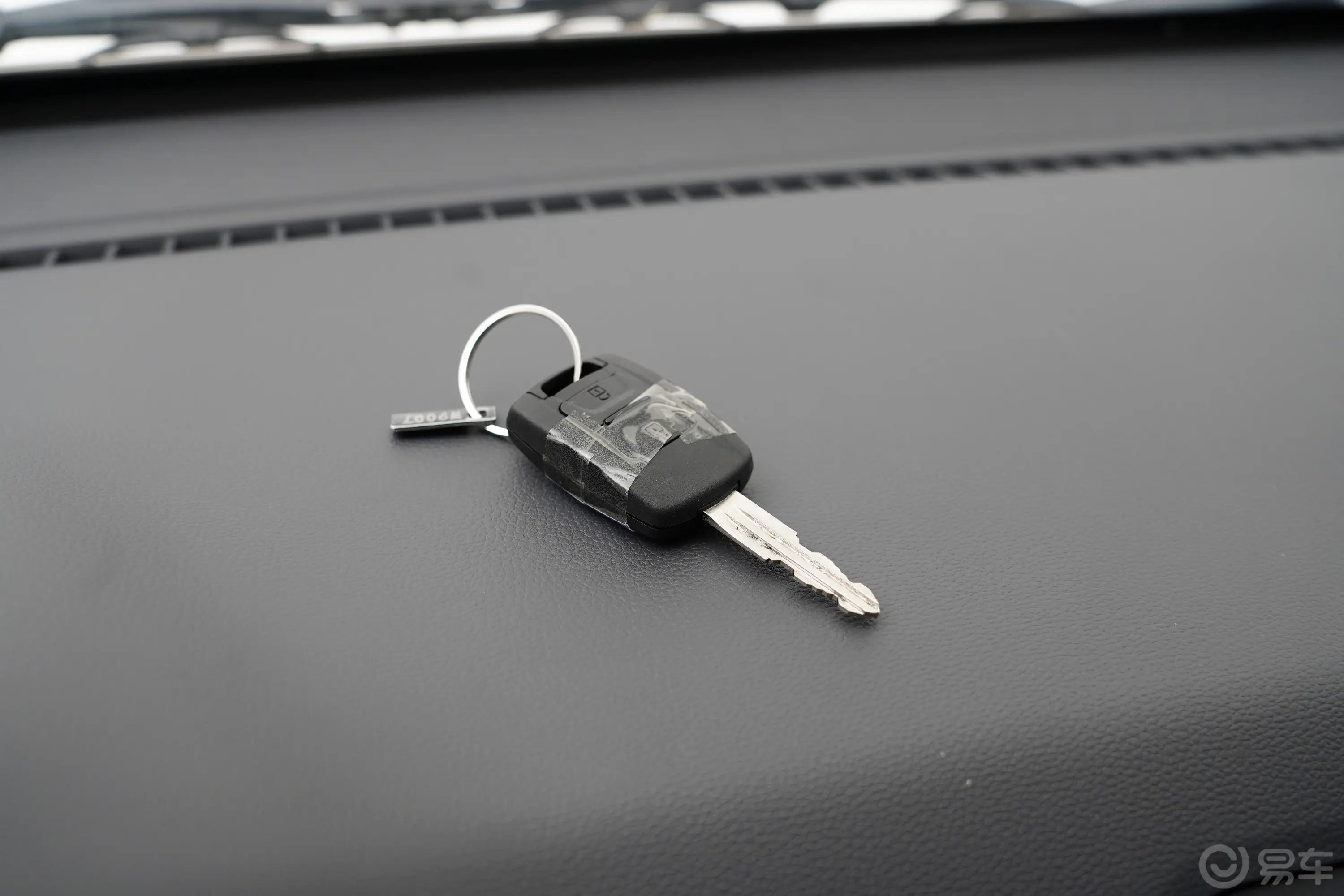 五菱龙卡2.0L 舒适型钥匙正面