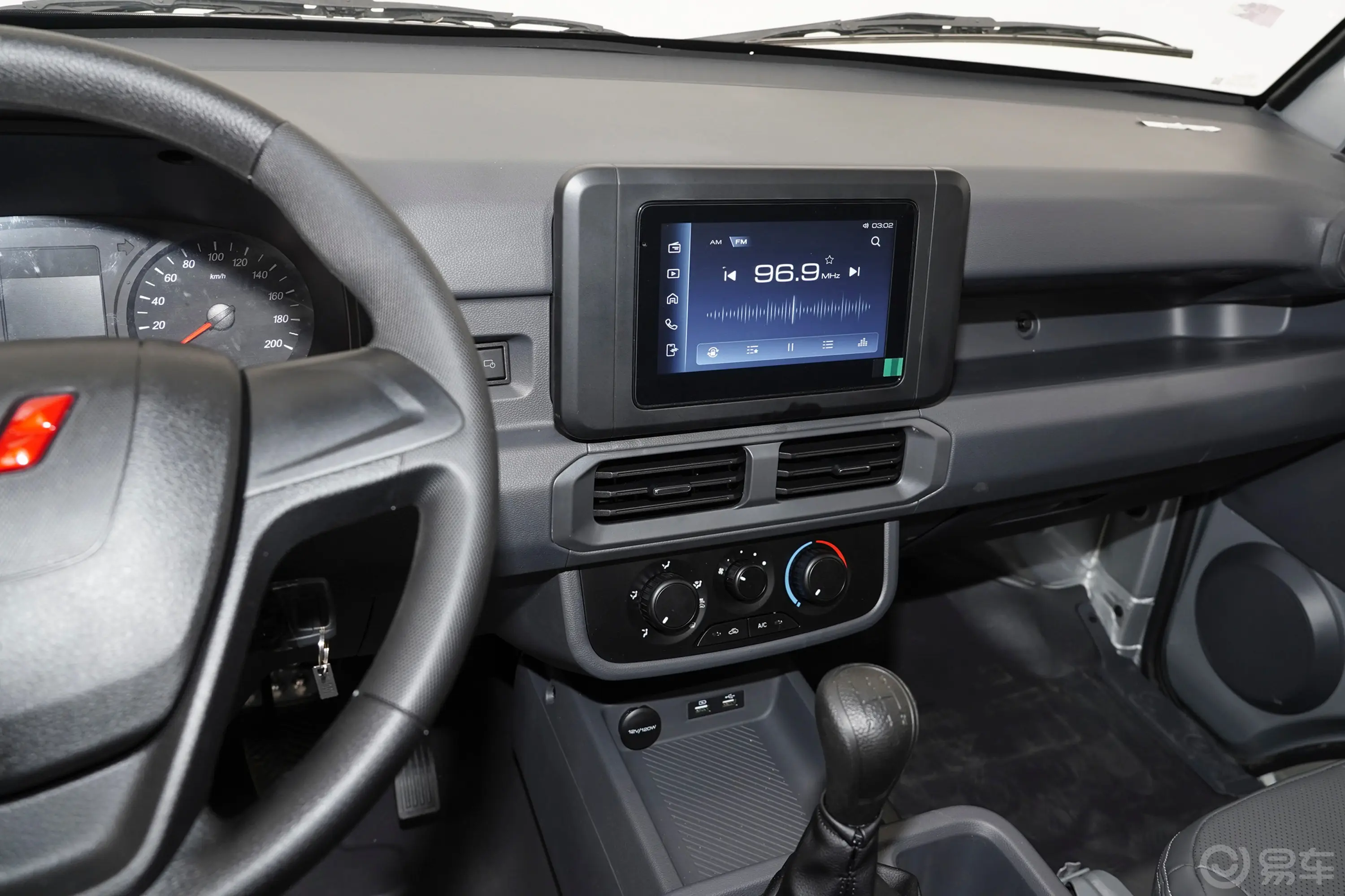 五菱龙卡2.0L 舒适型中控台整体