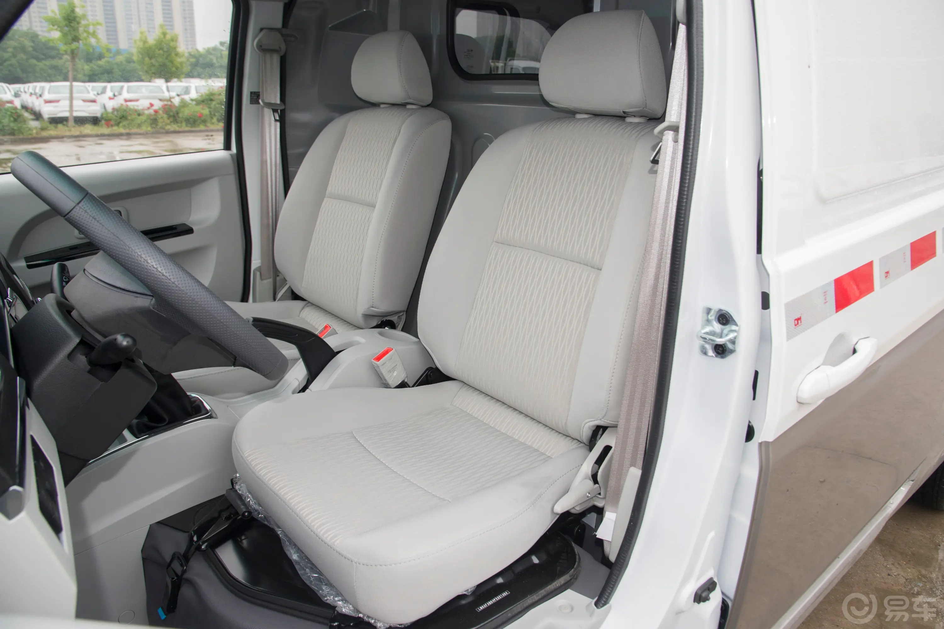 金杯新海狮X30L1.5L 厢货空调版 2/5座 CNG(70L)驾驶员座椅