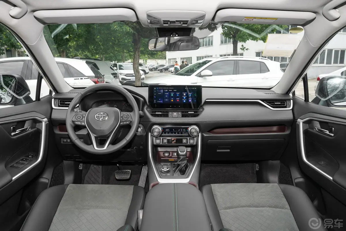 RAV4荣放2.0L 四驱探险旗舰版内饰全景正拍