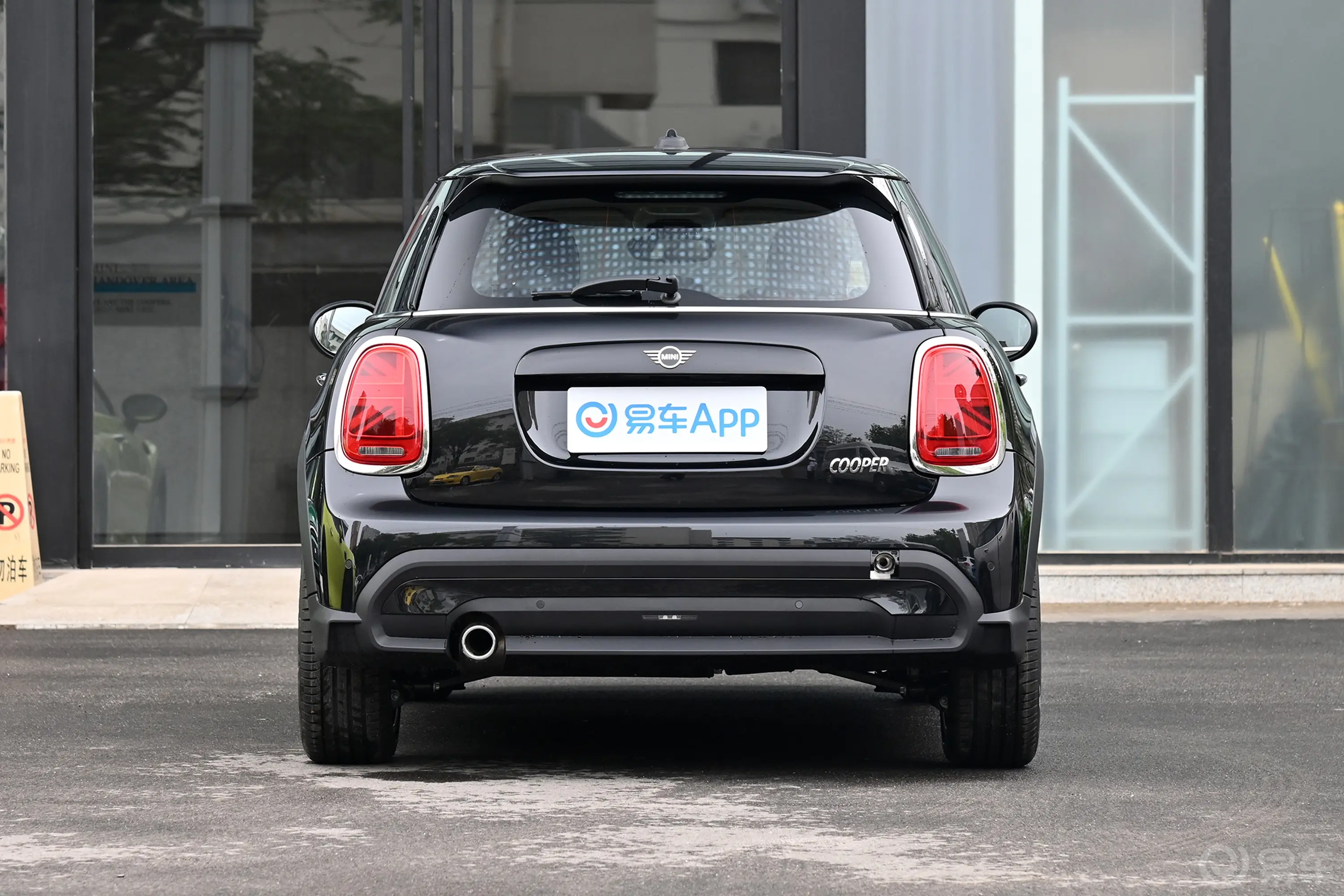 MINI改款 1.5T COOPER 艺术家正后水平