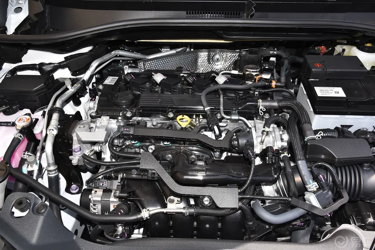 丰田C-HR2.0L 领先版发动机特写