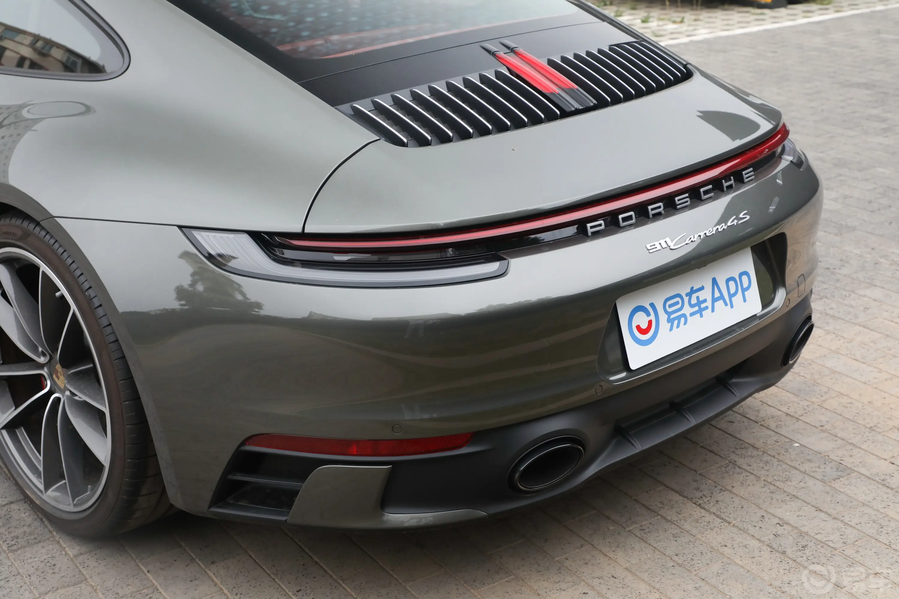 保时捷911Carrera 4S 3.0T车后雷达