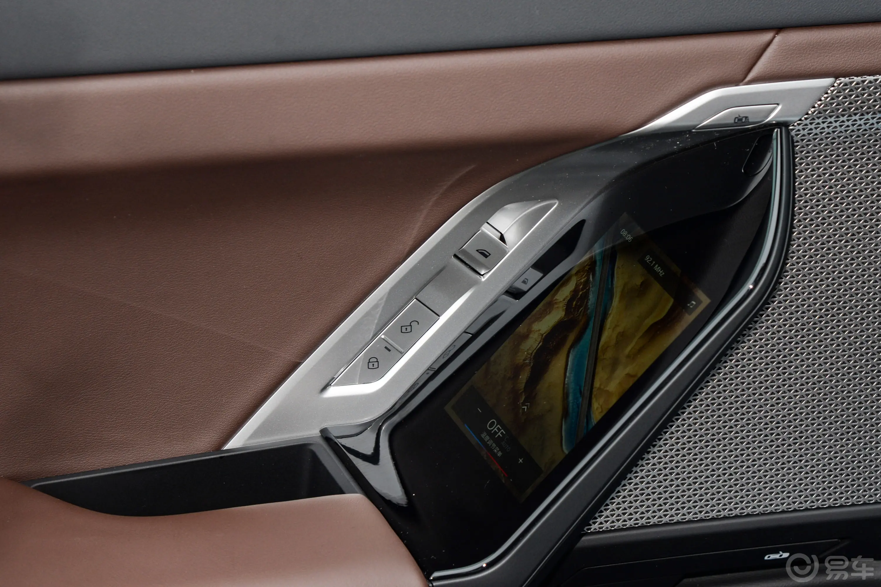 宝马i7eDrive50L 尊享型 M运动套装后车窗调节