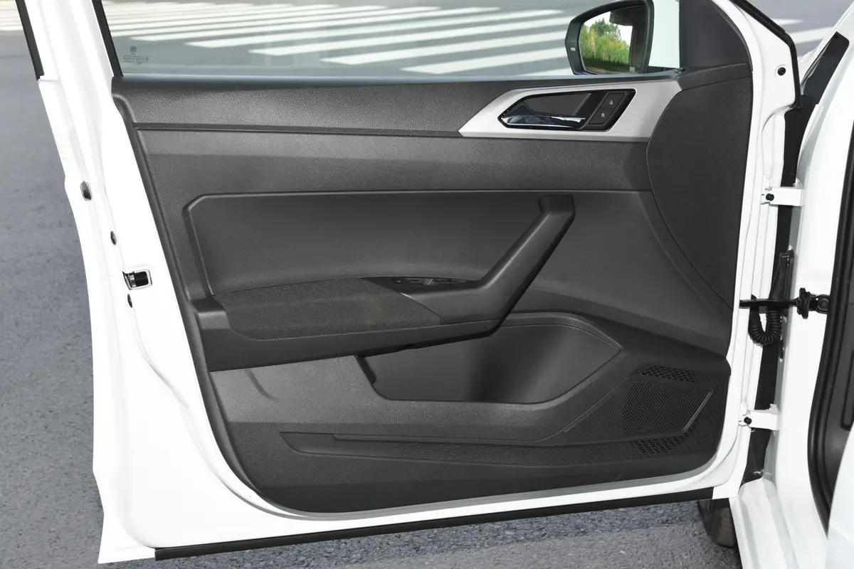 Polo改款 Plus 1.5L 自动全景乐享版主驾驶位