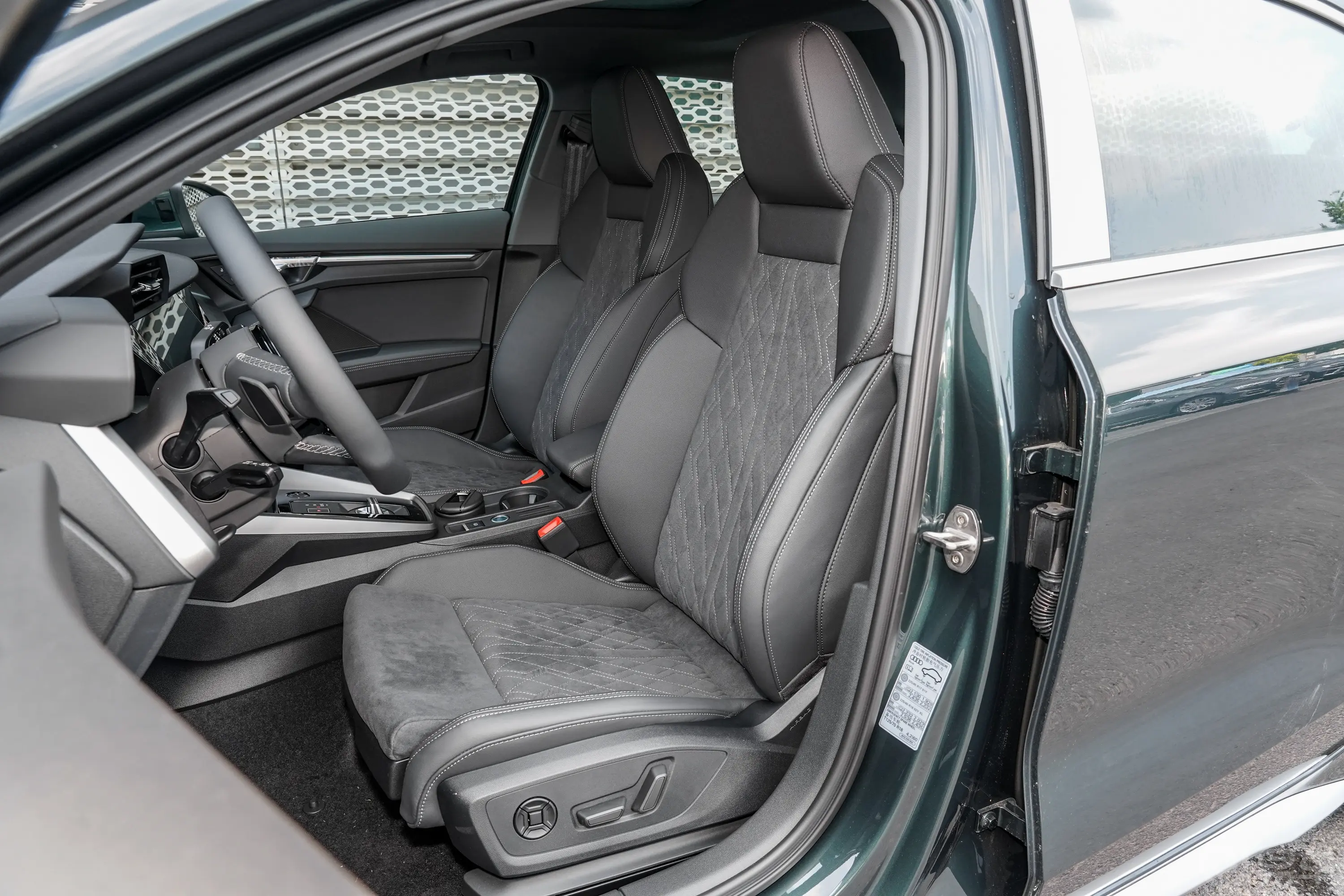 奥迪A3改款 A3L Limousine 35 TFSI 豪华运动型驾驶员座椅