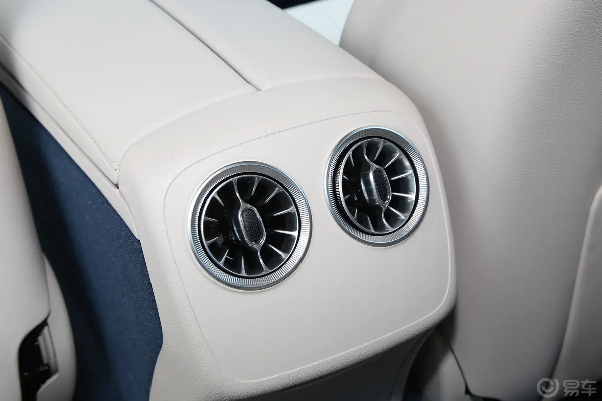 奔驰E级(进口)改款 E 260 4MATIC 敞篷轿跑车后排空调控制键