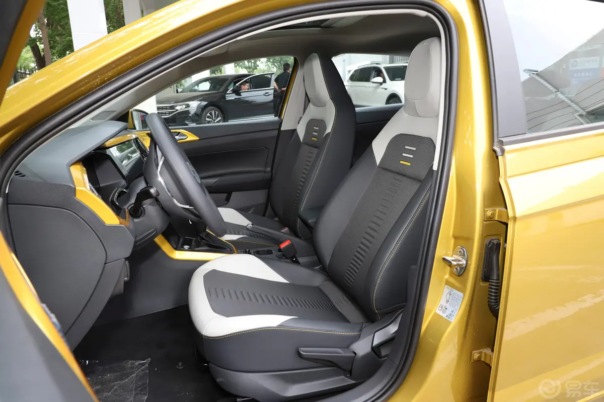 Polo改款 Plus 1.5L 自动炫彩科技版驾驶员座椅