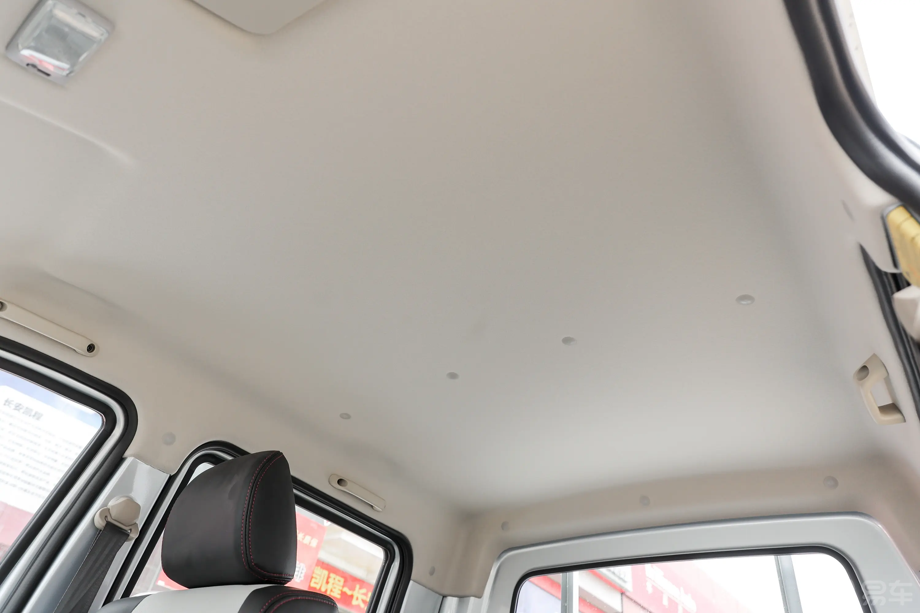 长安星卡1.5L 双排2.55米载货汽车豪华型天窗内拍关闭