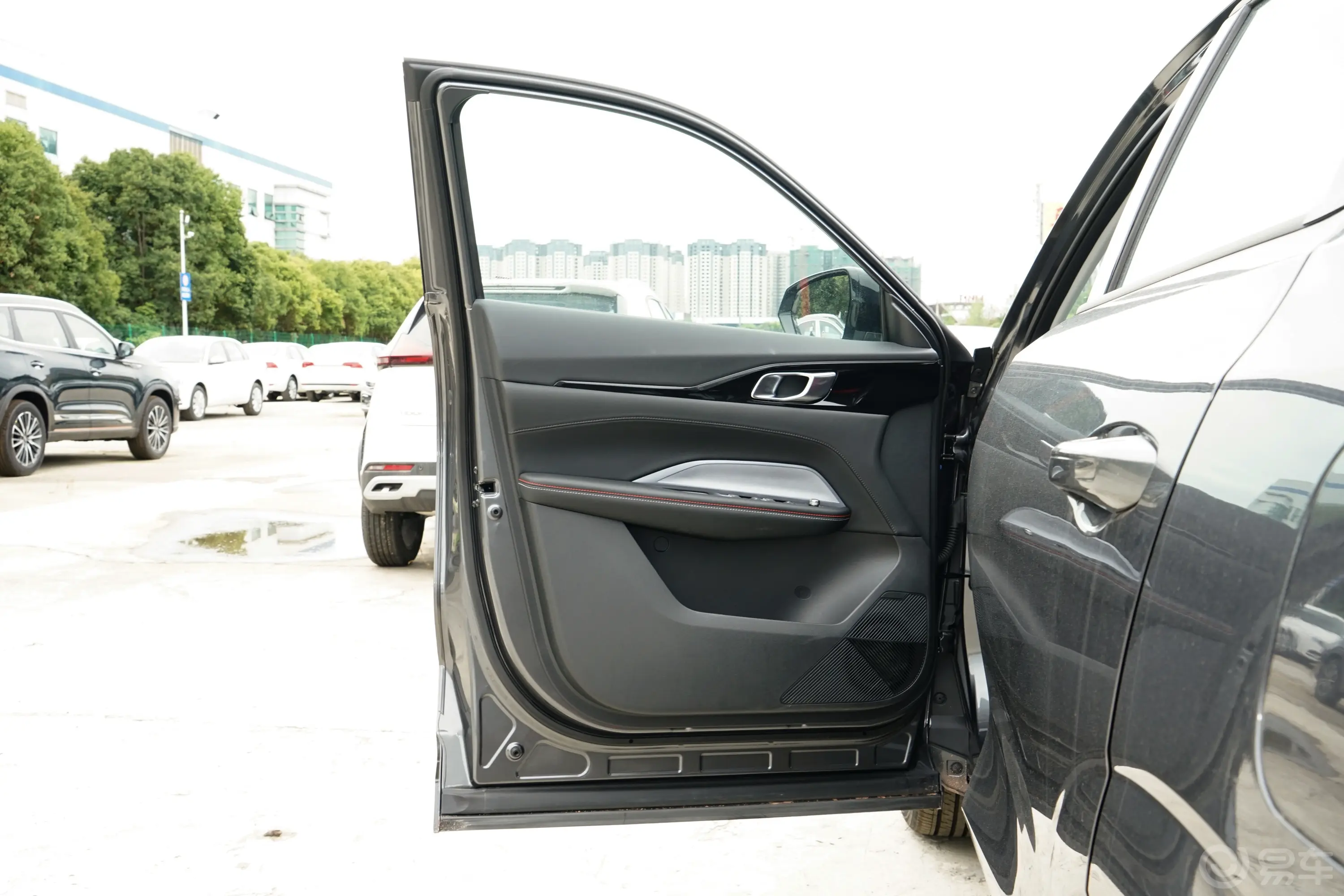 长安欧尚Z61.5T 双离合智享型驾驶员侧前车门