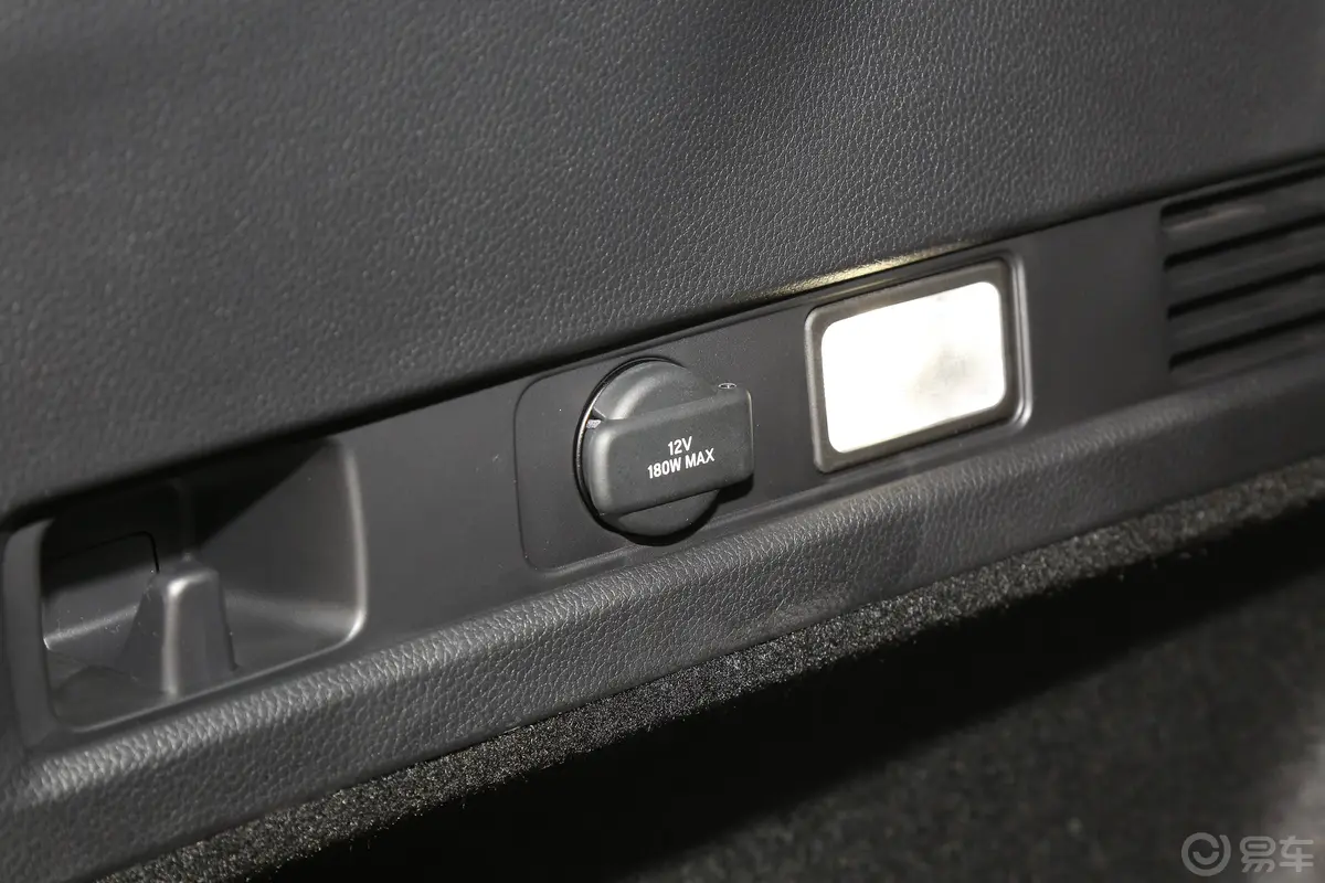 本田CR-V混动 2.0L 四驱智尊版后备厢