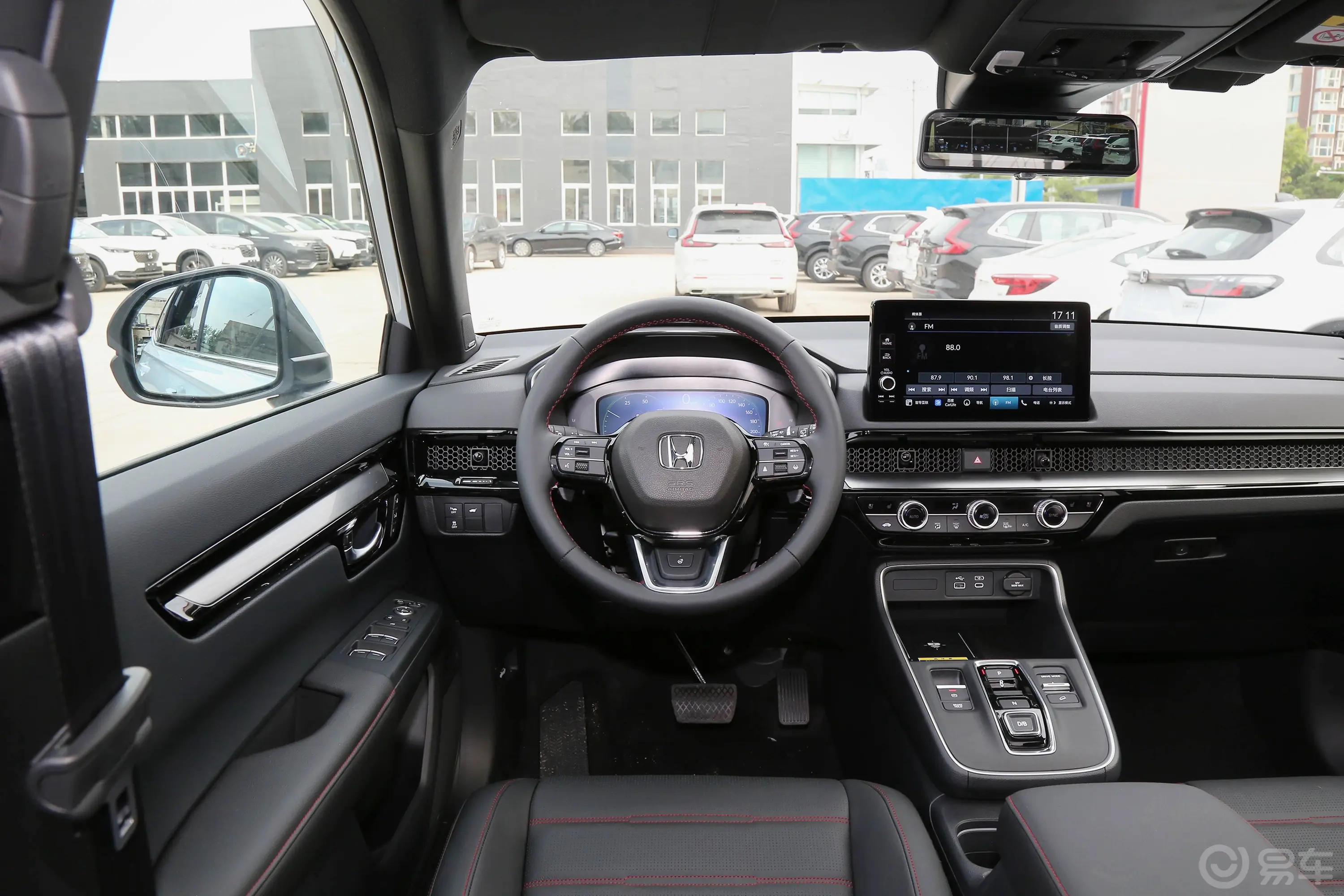 本田CR-V混动 2.0L 四驱智尊版驾驶位区域