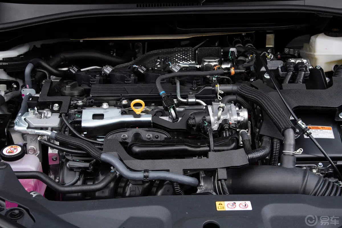丰田C-HR双擎 2.0L 舒适版发动机特写