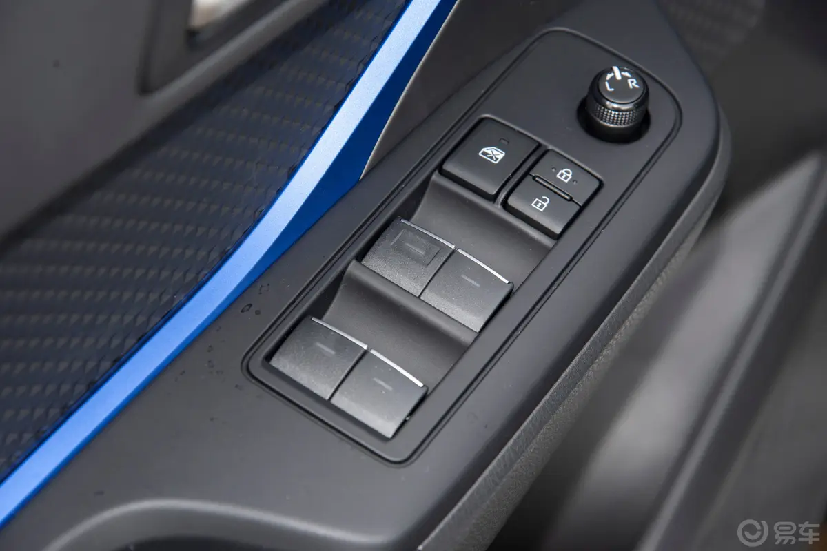 丰田C-HR双擎 2.0L 舒适版车窗调节整体