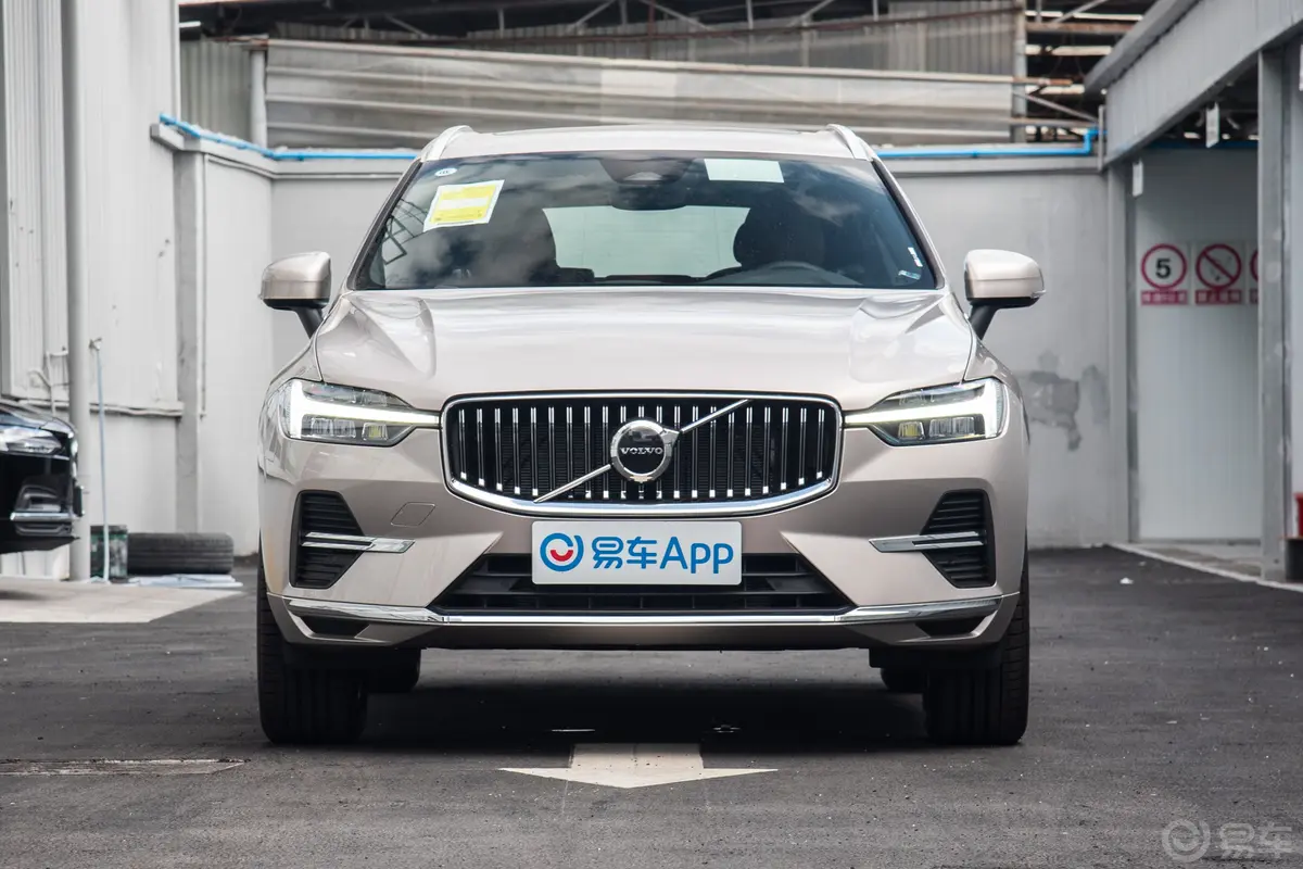 沃尔沃XC60B5 四驱智远豪华版正前水平