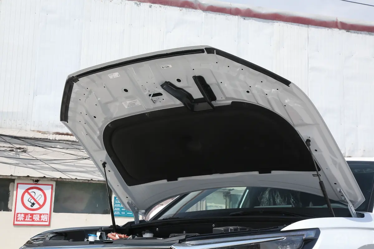 本田CR-V混动 2.0L 四驱智尊版发动机舱盖内侧