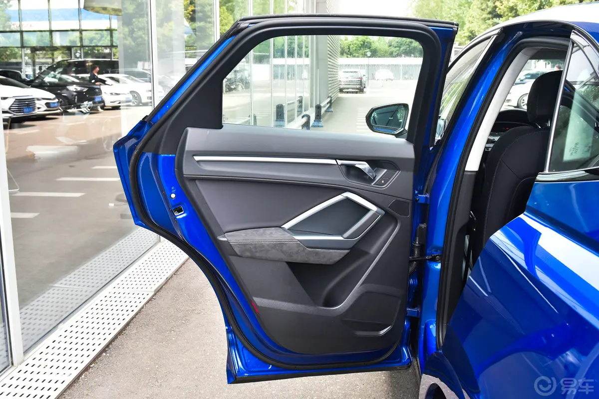 奥迪Q3 Sportback改款 40 TFSI 时尚型驾驶员侧后车门