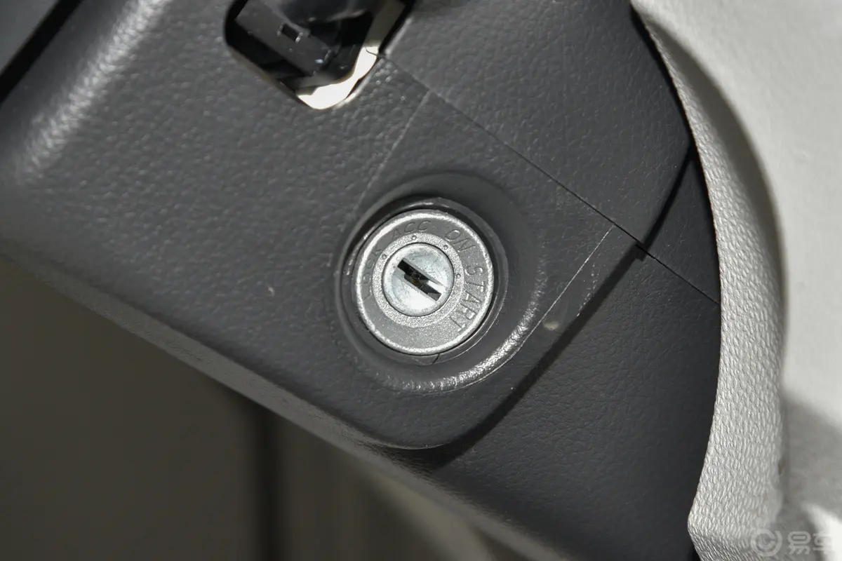 金杯新海狮X30L1.5L 客车财富中央空调版 6/7座 CNG(100L)钥匙孔或一键启动按键