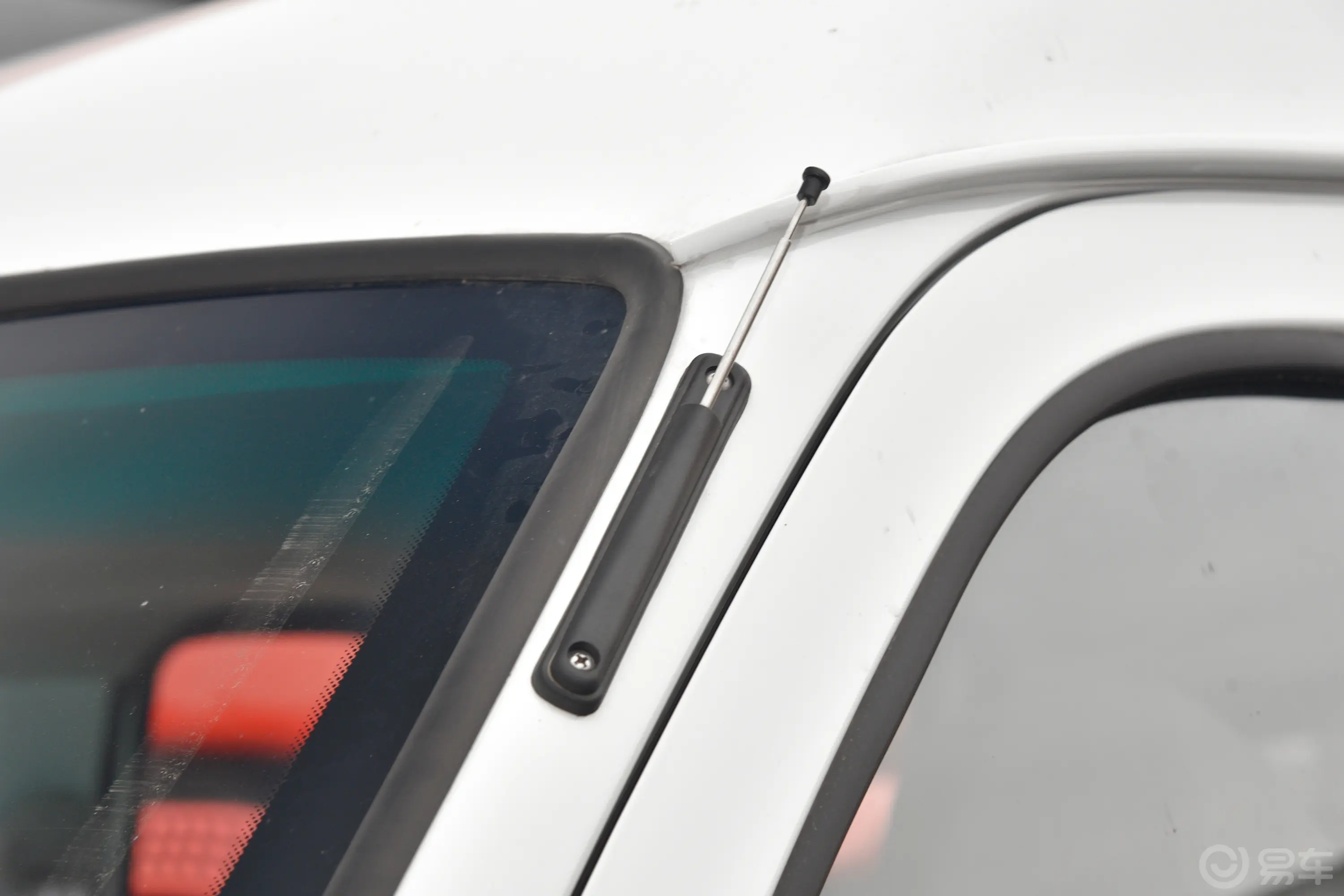 金杯新海狮X30L1.5L 客车财富中央空调版 6/7座 CNG(100L)外观细节