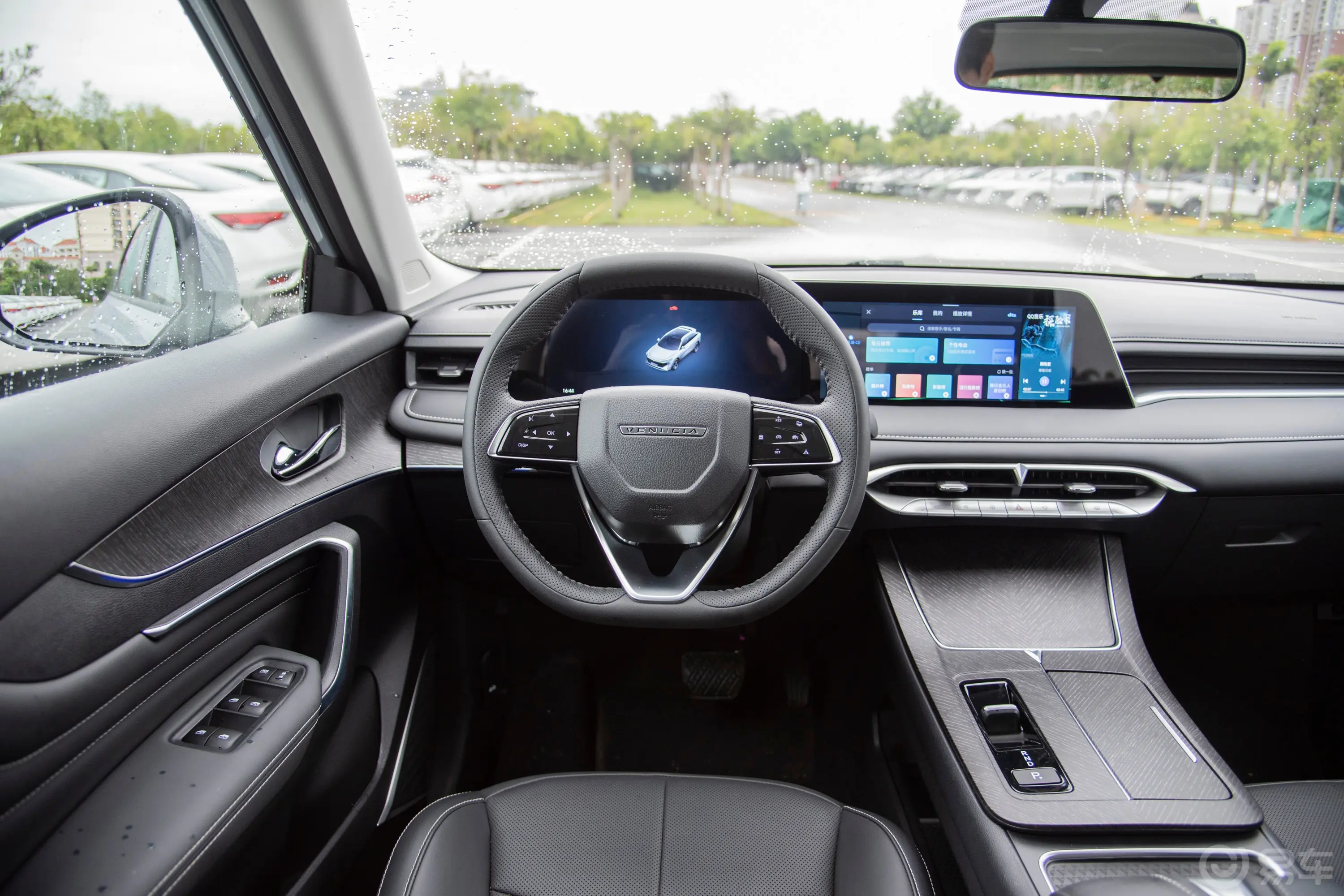 启辰大V DD-i超混动1.5T 110km iT版驾驶位区域