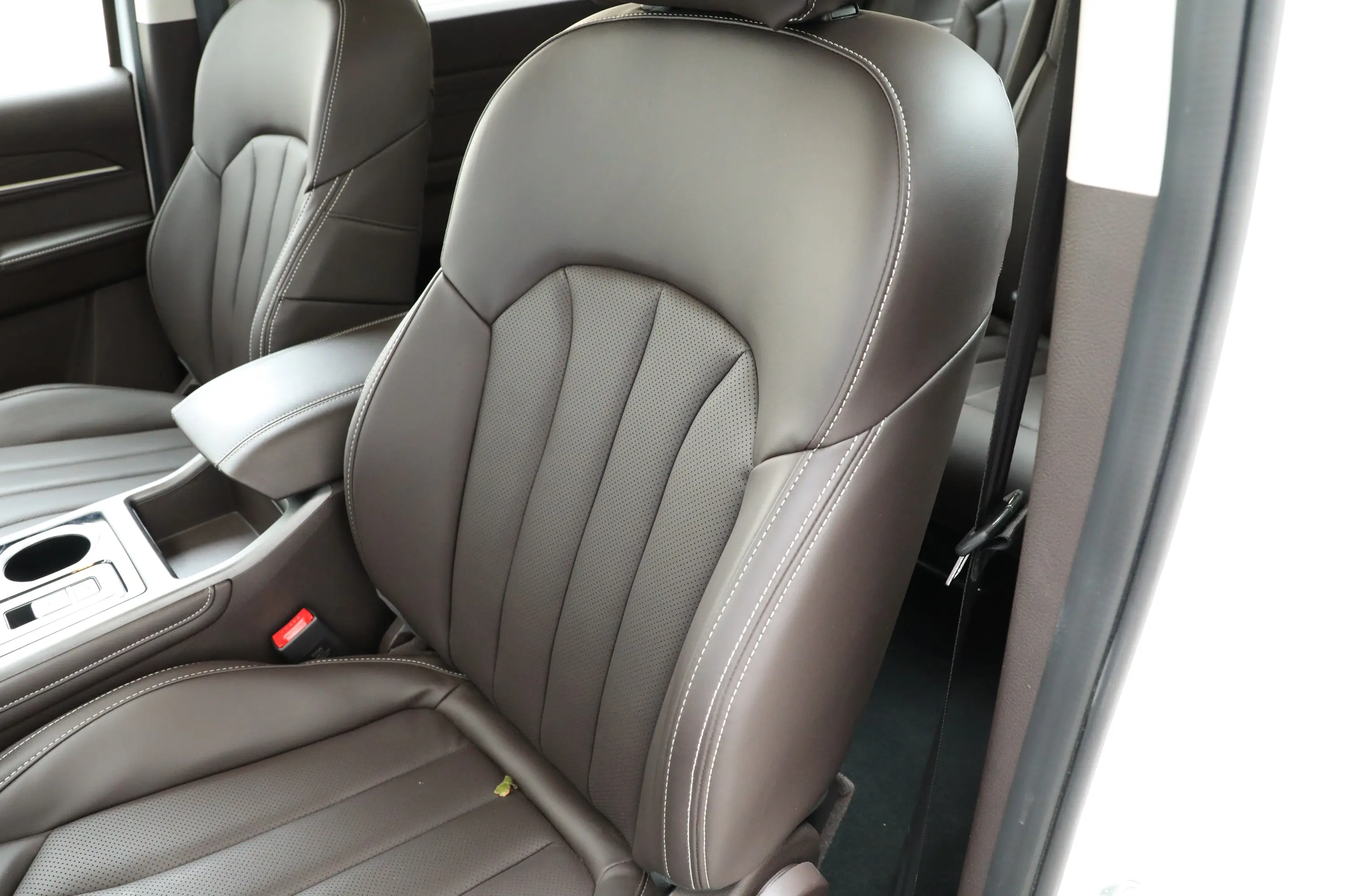 锐胜王牌M72.0L 自动长轴商务型 7座主驾驶位
