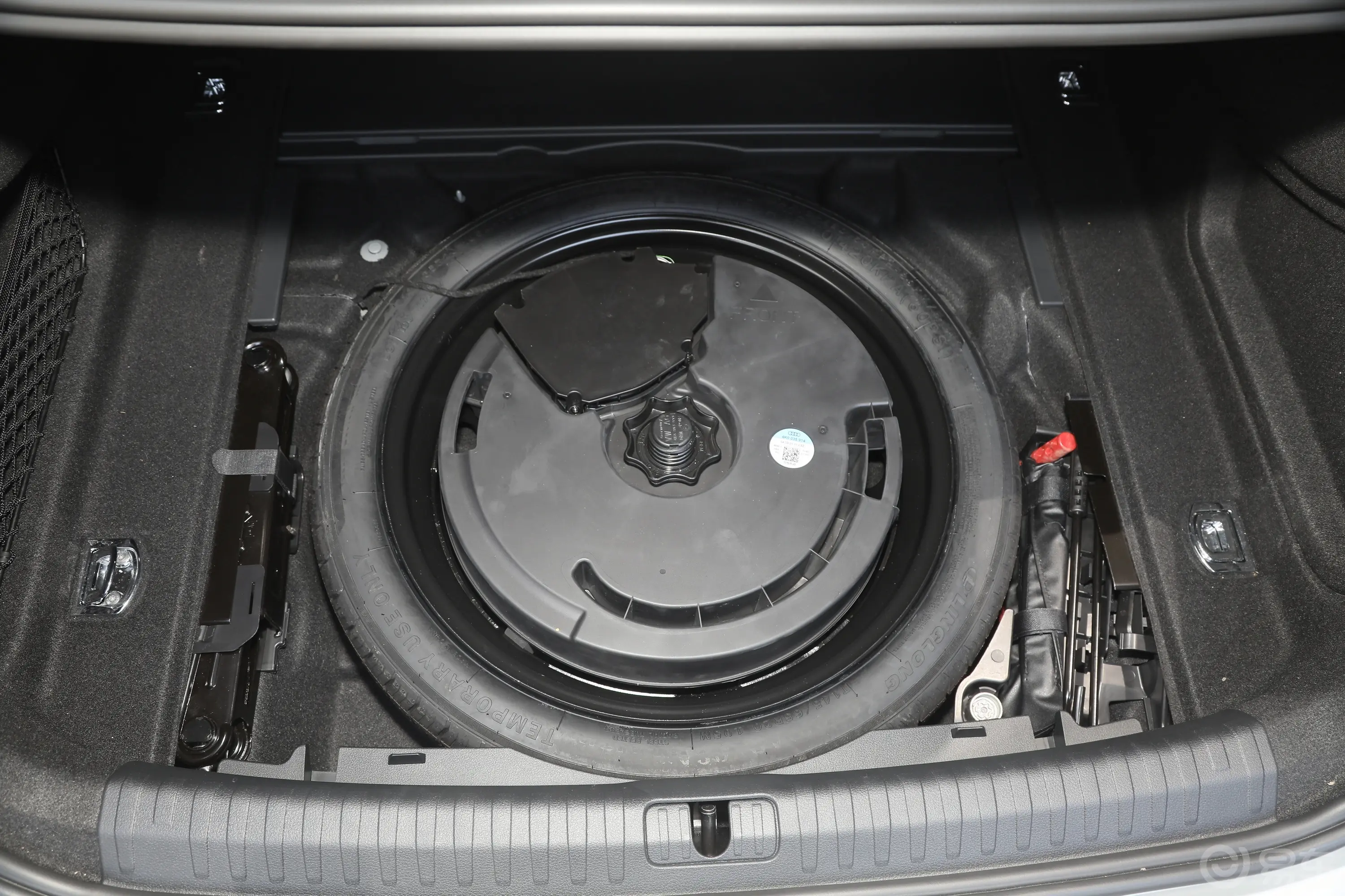 奥迪A7L55 TFSI quattro S-line 境远型 流晶套装备胎