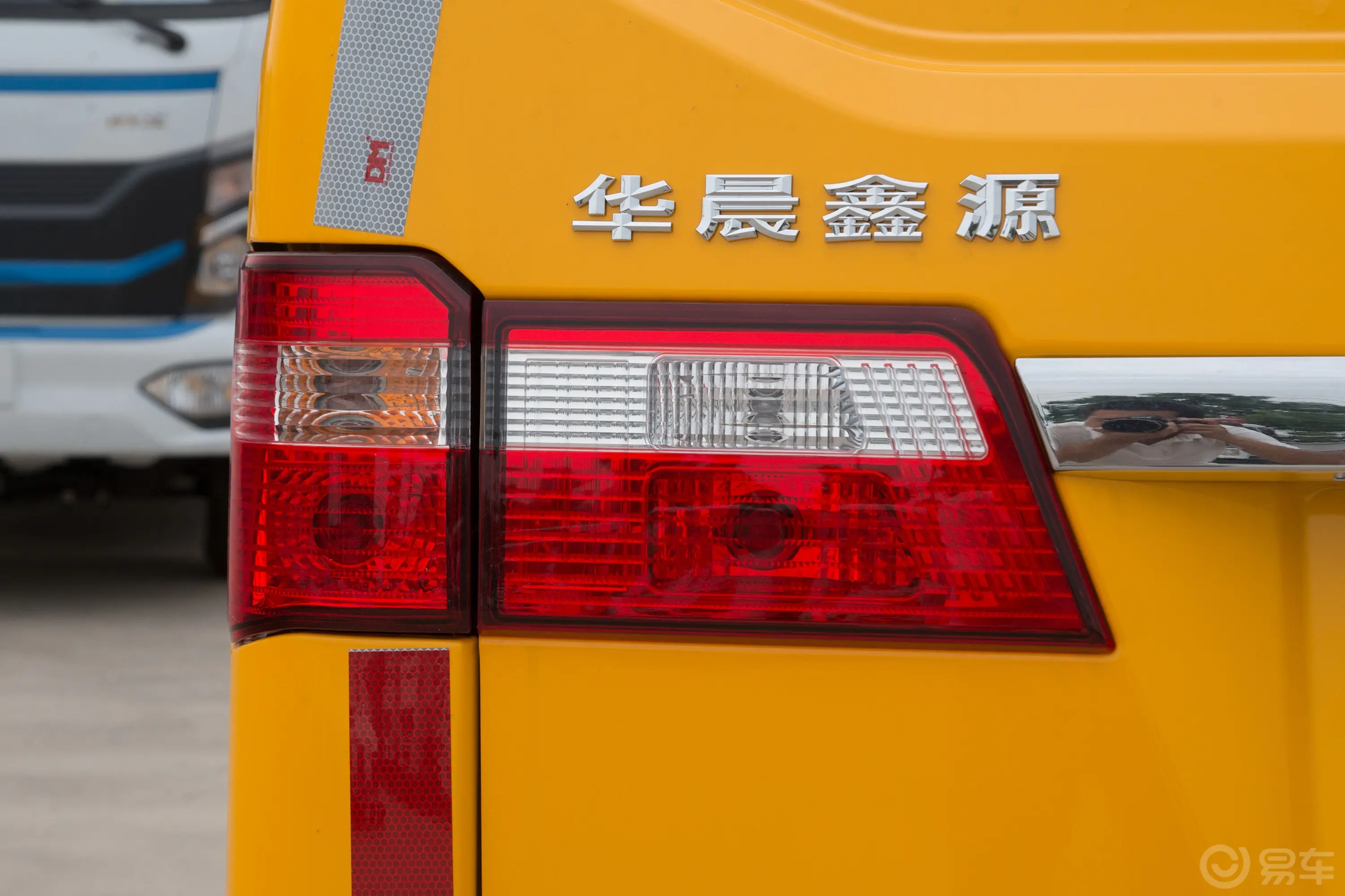 金杯小海狮X301.5L 厢货财富型空调版 2/5座 CNG外观灯组