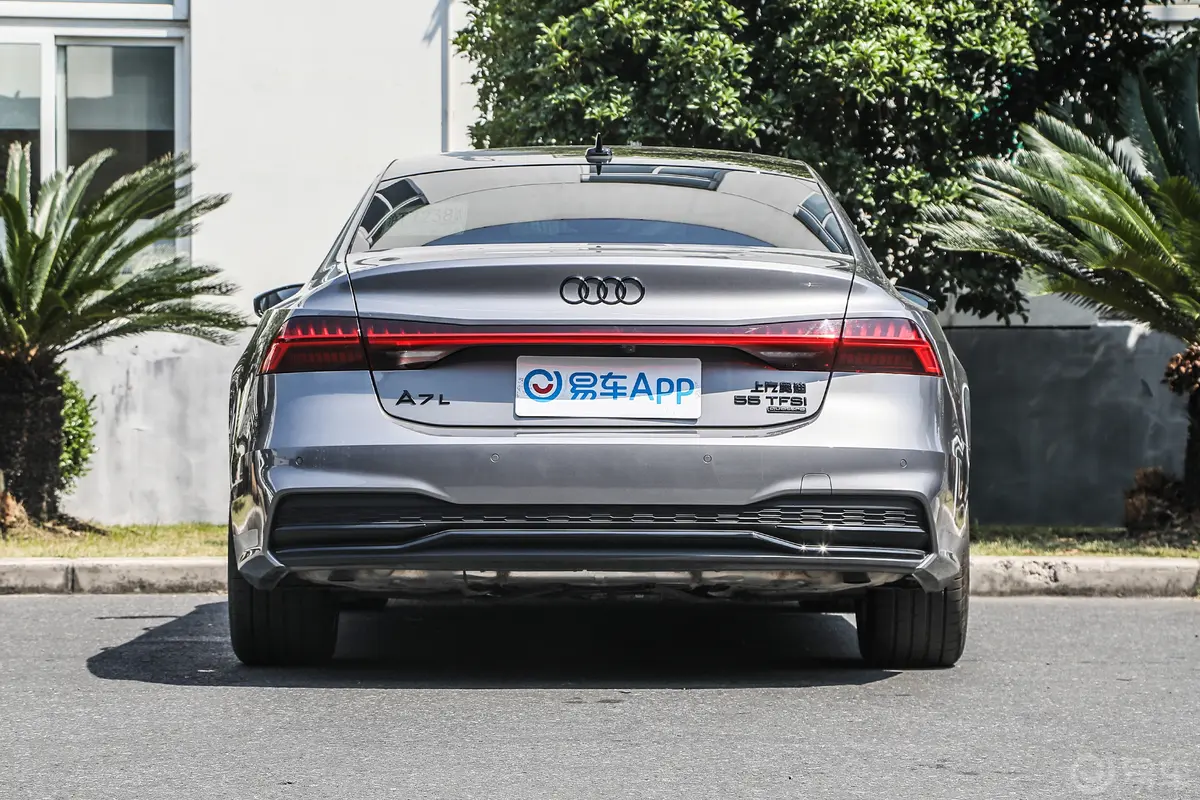 奥迪A7L55 TFSI quattro S-line 志远型 曜黑套装正后水平