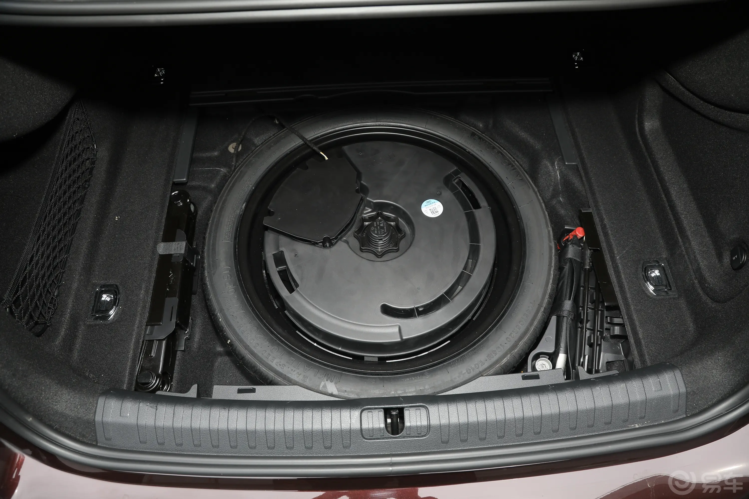 奥迪A7L55 TFSI quattro S-line 境远型 流晶套装备胎