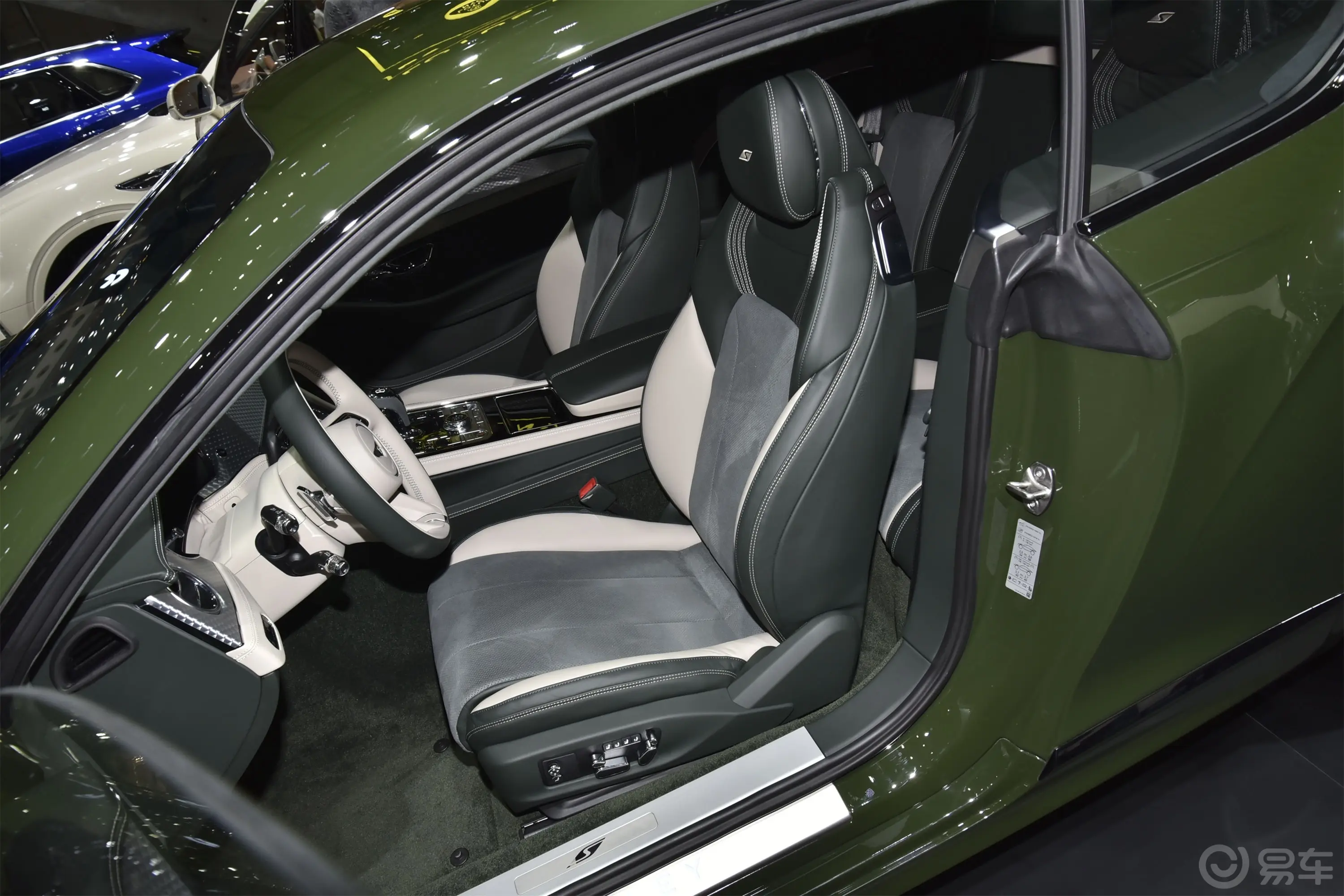 欧陆4.0T GT S V8驾驶员座椅