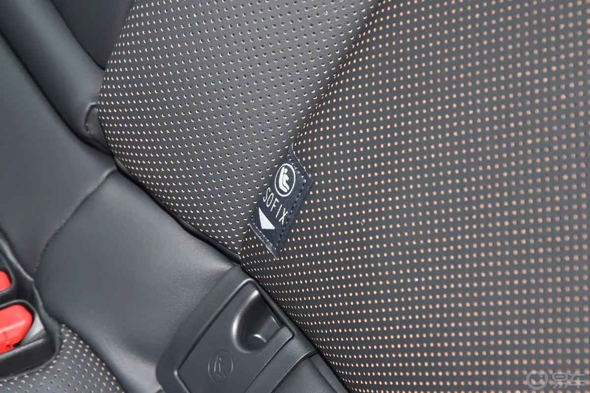 皇冠SportCross双擎 2.4T 四驱至尊版儿童座椅接口