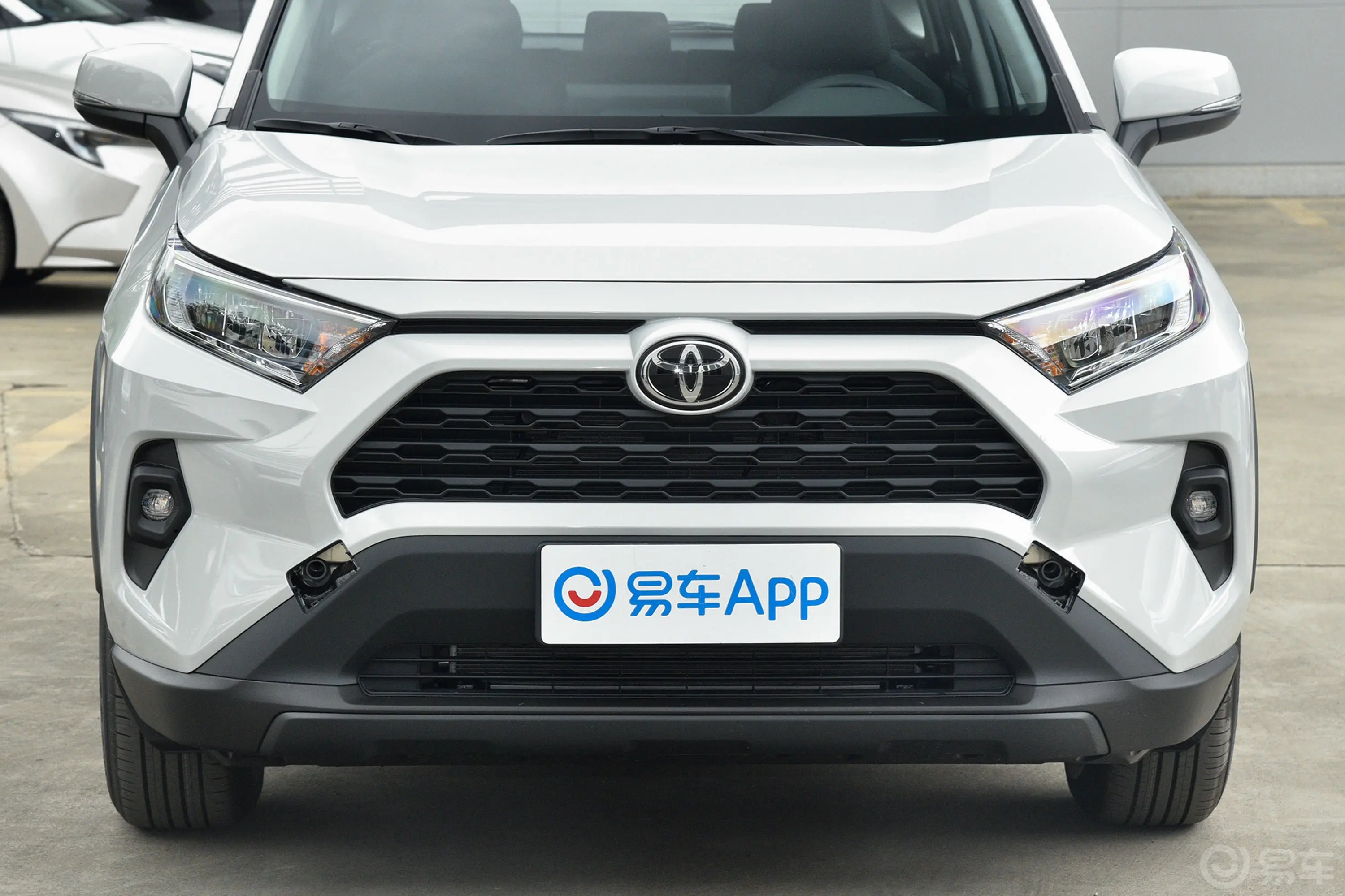 RAV4荣放2.0L 两驱都市版外观细节