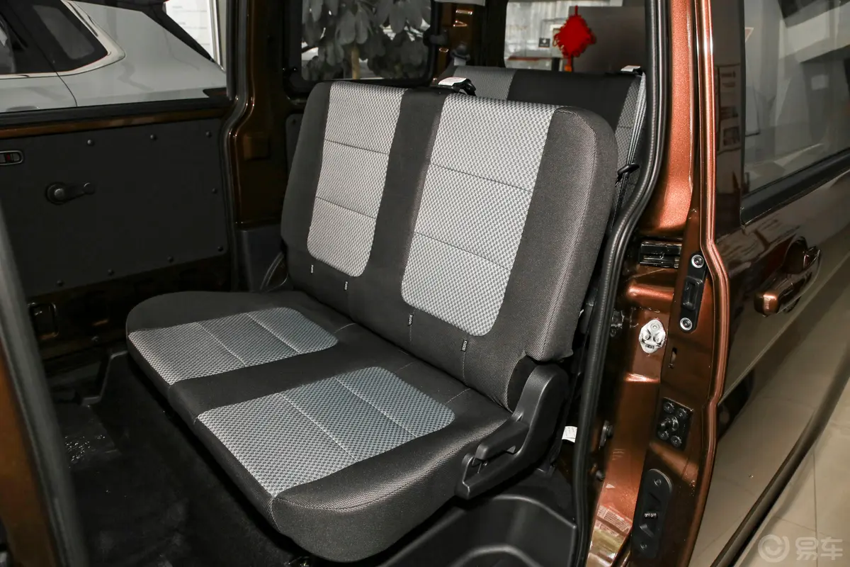 欧诺S欧诺S 1.5L 客车尊享版(双蒸空调)后排座椅