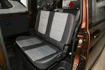 2023款 欧诺S 欧诺S 1.5L 客车尊享版(双蒸空调)空间