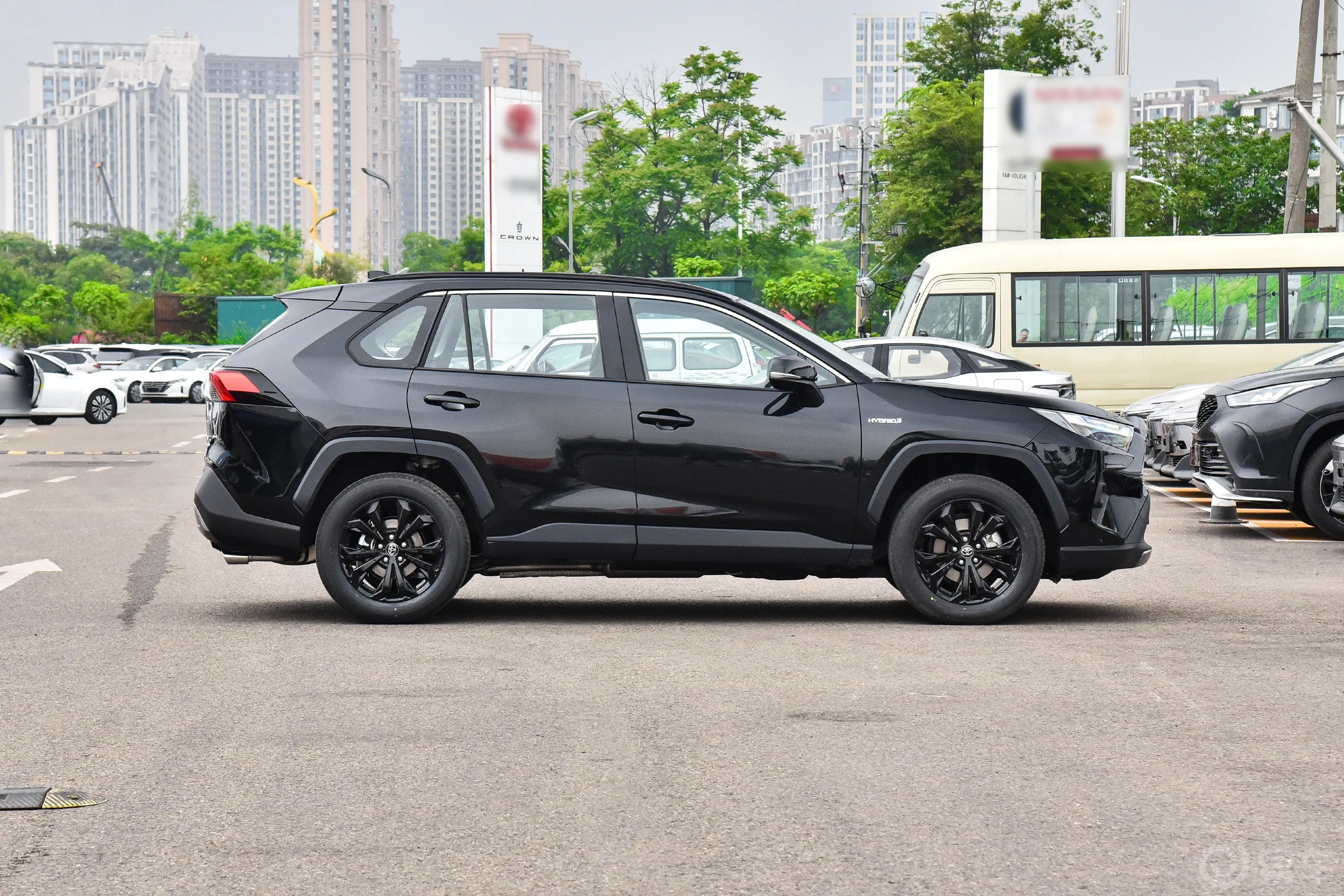 RAV4荣放双擎 2.5L 四驱旗舰版正侧车头向右水平