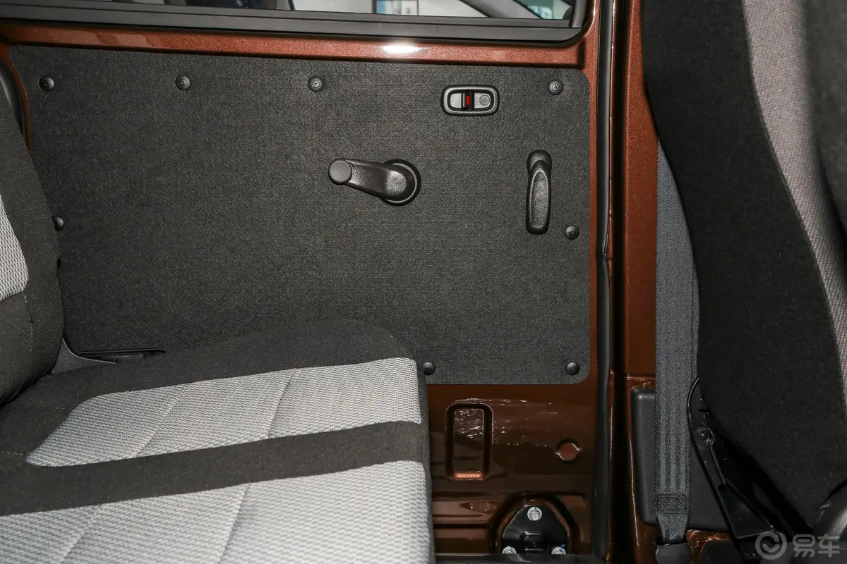 欧诺S欧诺S 1.5L 客车尊享版(双蒸空调)后排功能