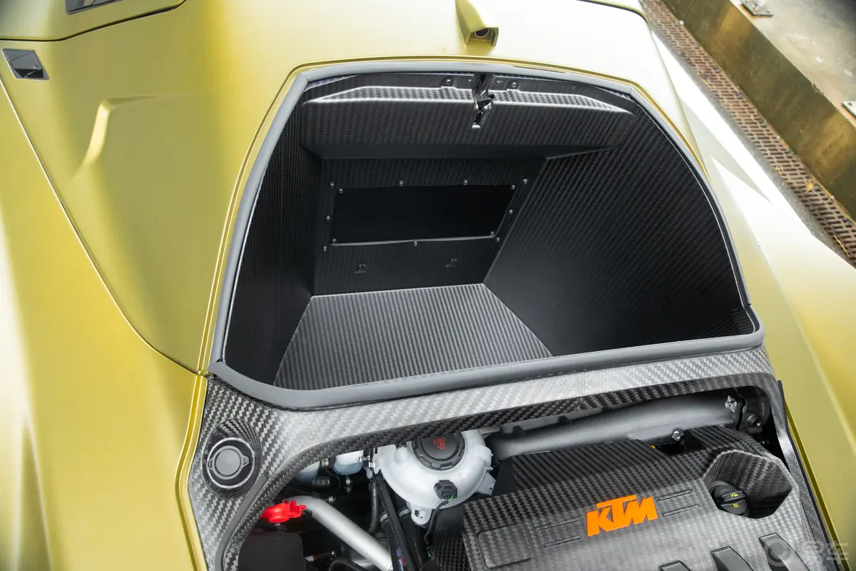 X-BOW GT2.5T GT-XR空间