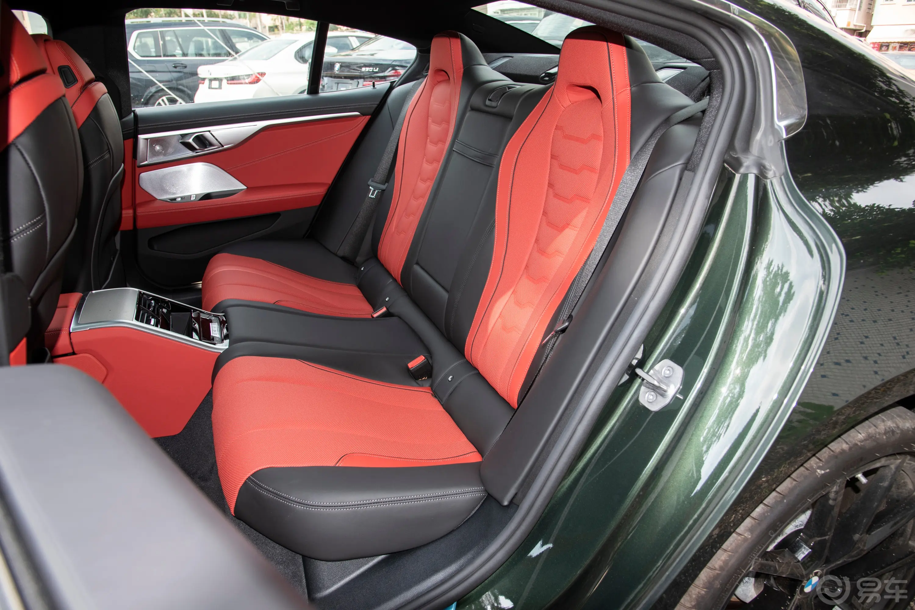 宝马8系四门轿跑车 840i xDrive M运动套装后排座椅