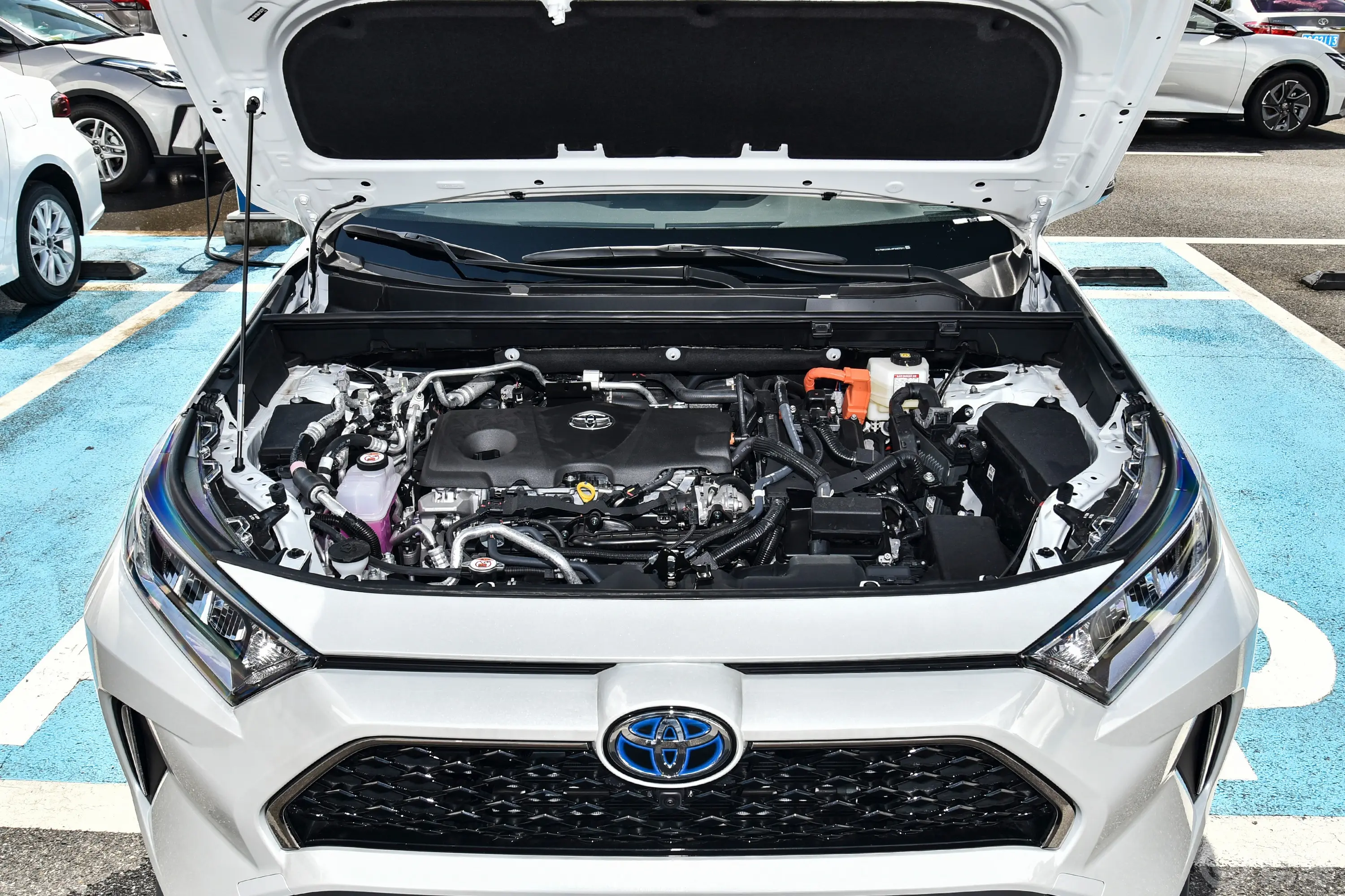 RAV4荣放 双擎E+2.5L 两驱精英Pro版发动机舱整体