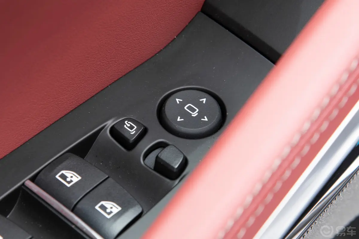 宝马X6改款 xDrive40i 尊享型 M运动套装后视镜调节键