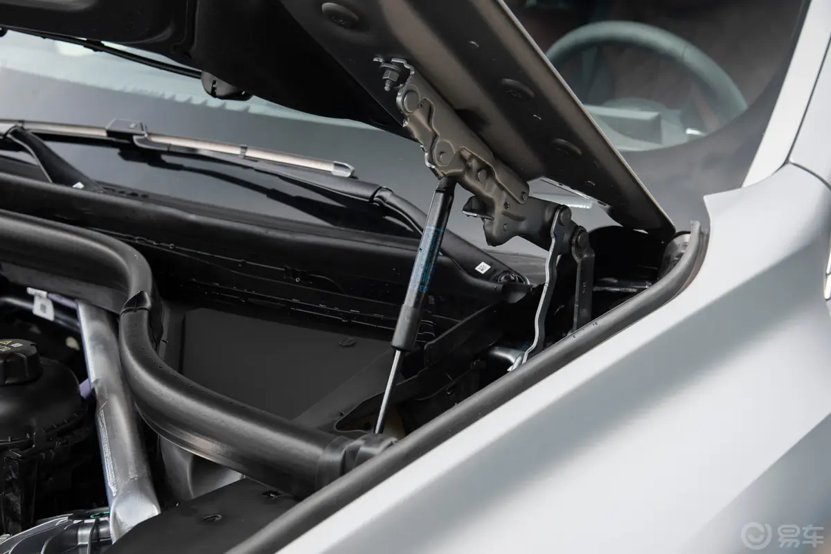 宝马X6改款 xDrive40i 尊享型 M运动套装动力底盘