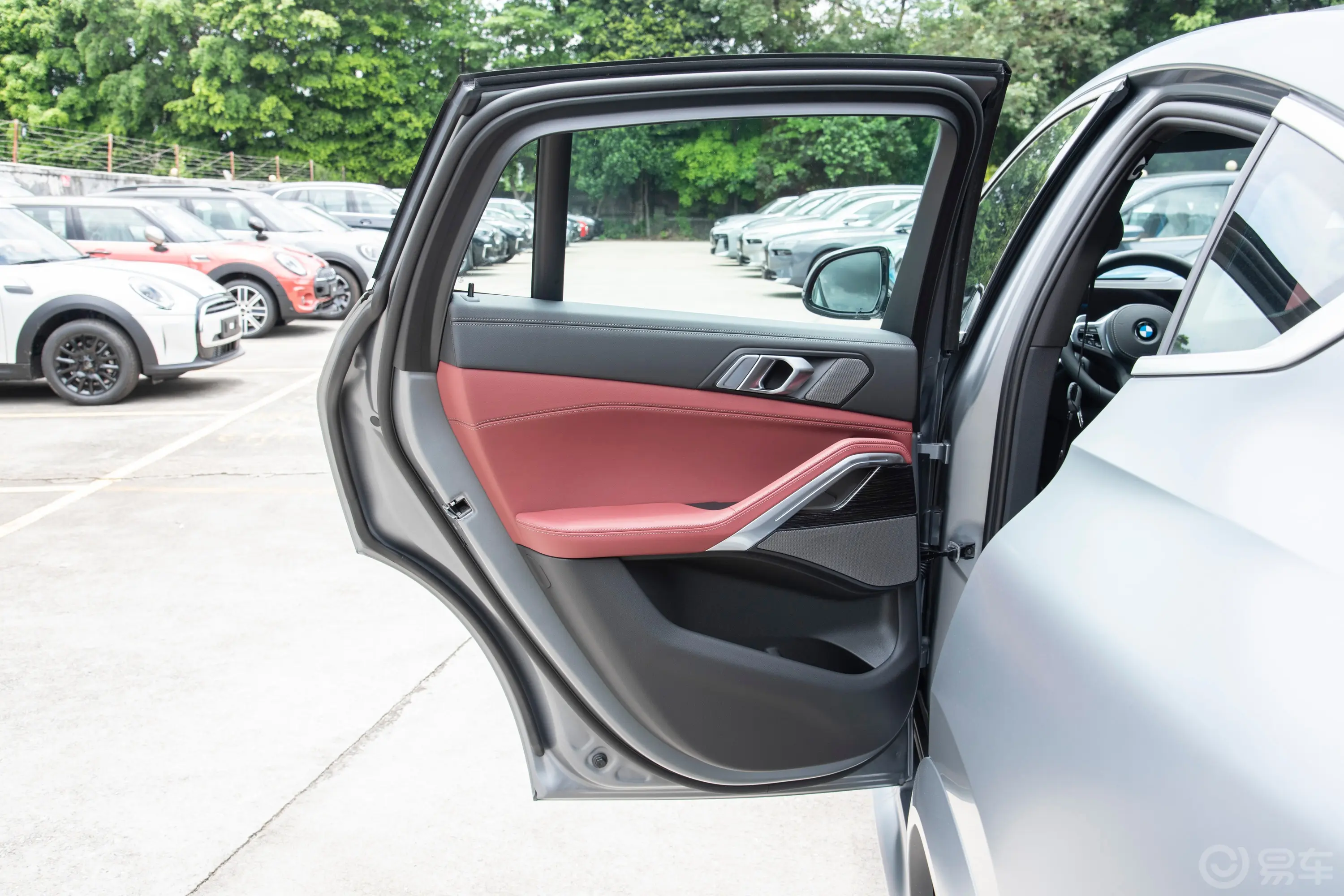 宝马X6改款 xDrive40i 尊享型 M运动套装驾驶员侧后车门