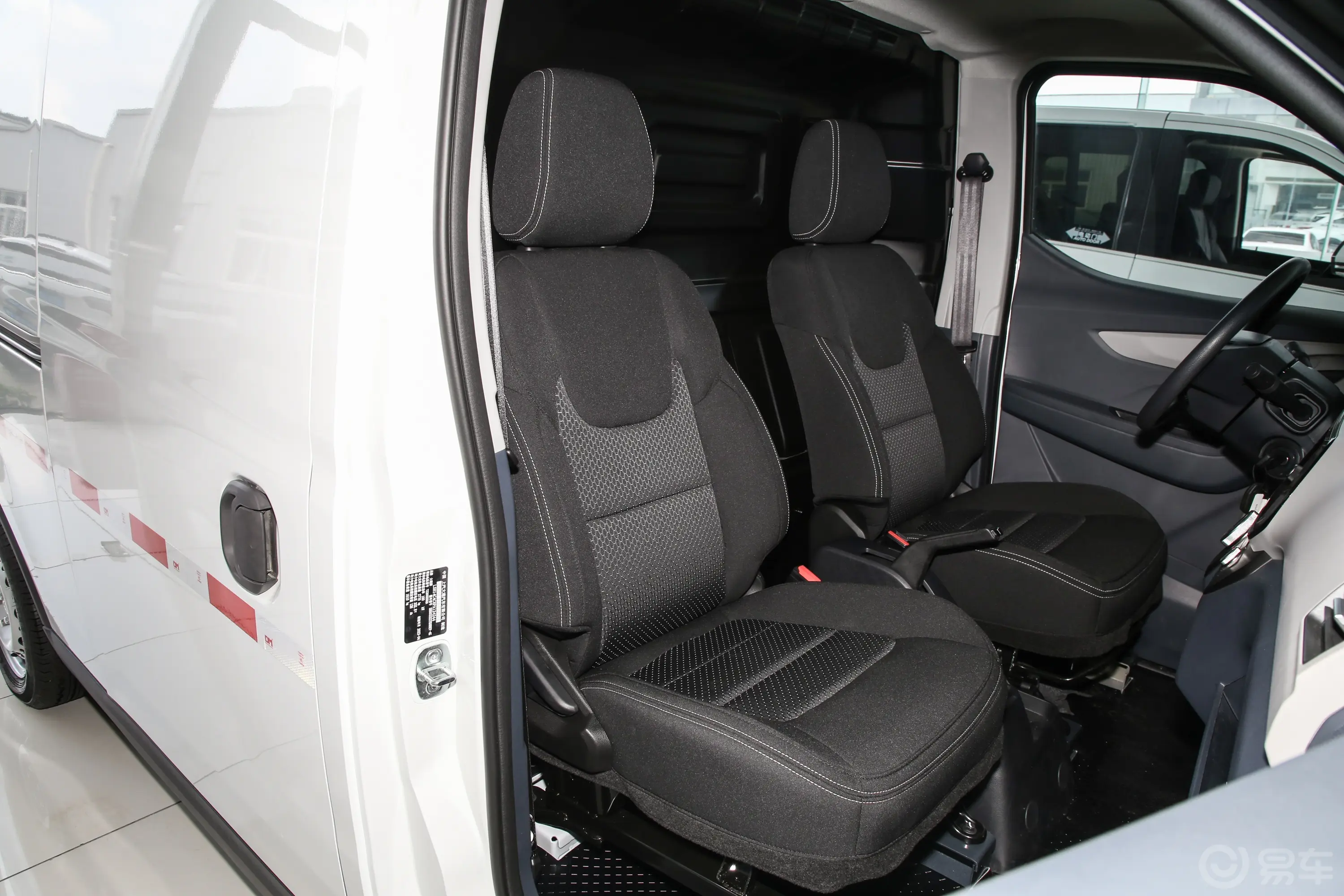 大通EV30智能物流专家长轴 国轩副驾驶座椅